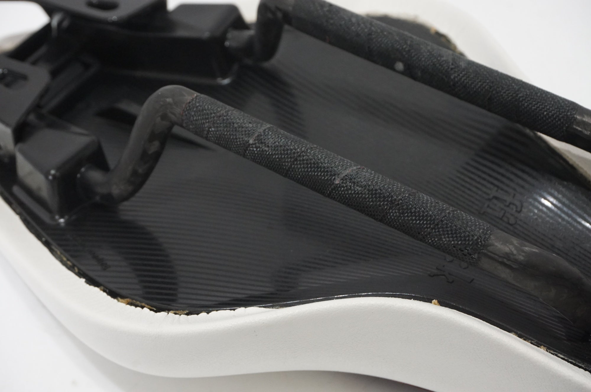 FIZIK 「フィジーク」 MISTICA CARBON サドル / AKIBA店