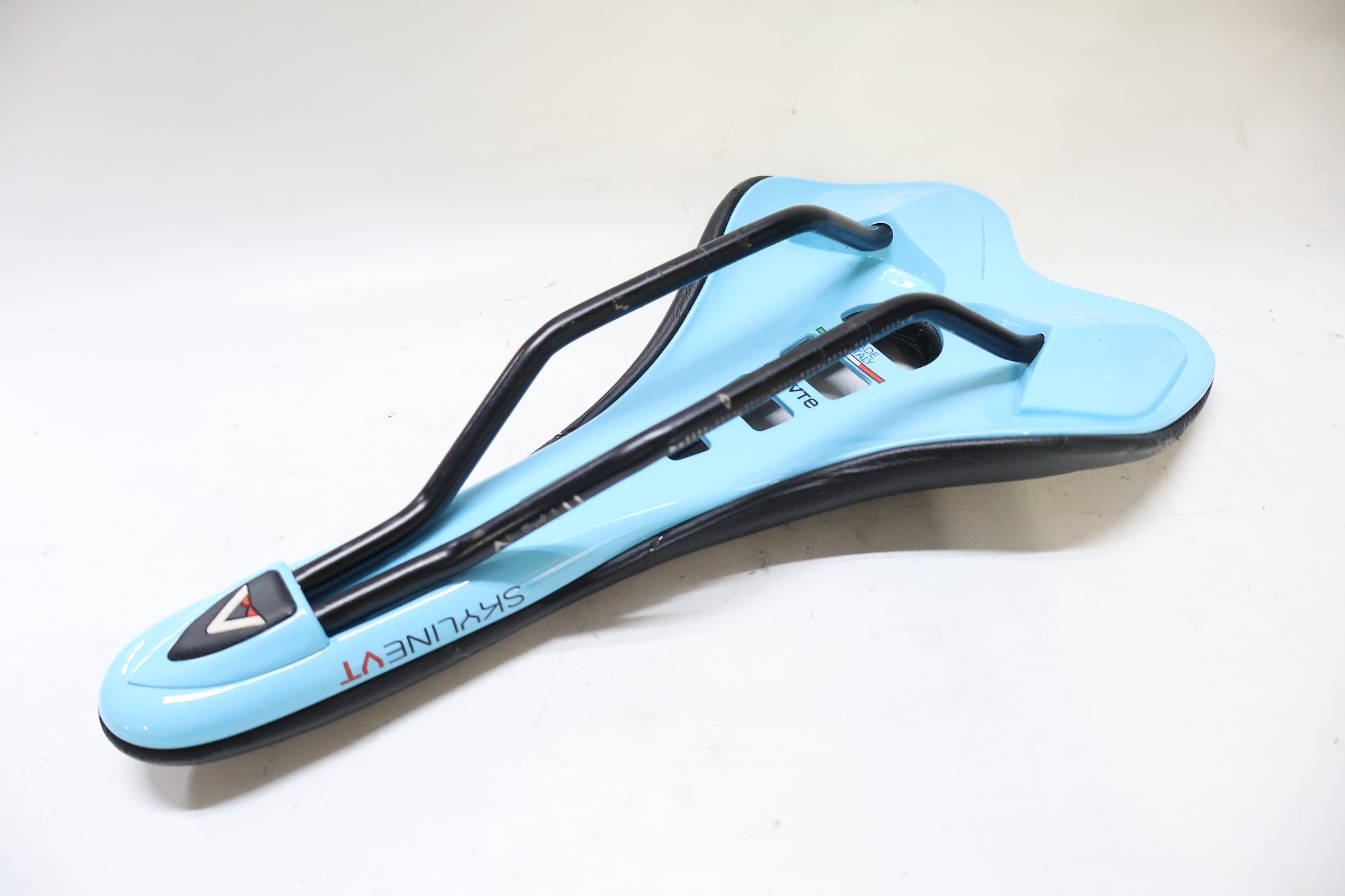 ASTVTE 「アスチュート」 SKYLINE VT サドル / 高知店