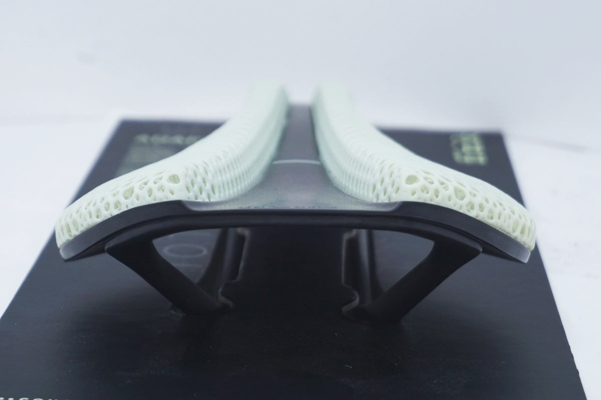 FIZIK 「フィジーク」 VERSUS EVO ADAPTIVE サドル / 大阪美原北インター店