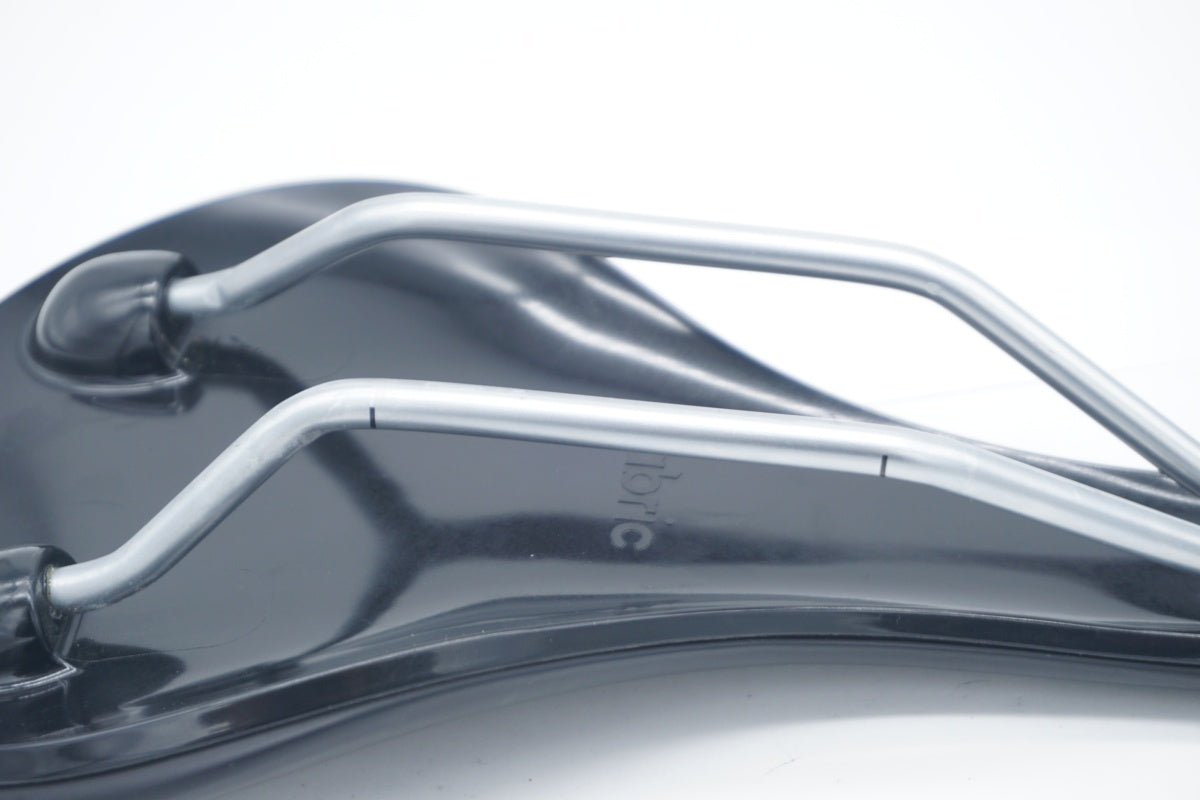 FABRIC 「ファブリック」 SCOOP SHALLOW FLAT サドル / 滋賀大津店