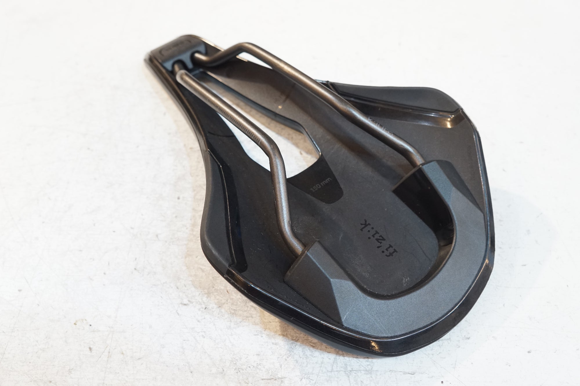FIZIK 「フィジーク」 ARGO TEMPO R3 KIUM 150mm サドル / バイチャリ