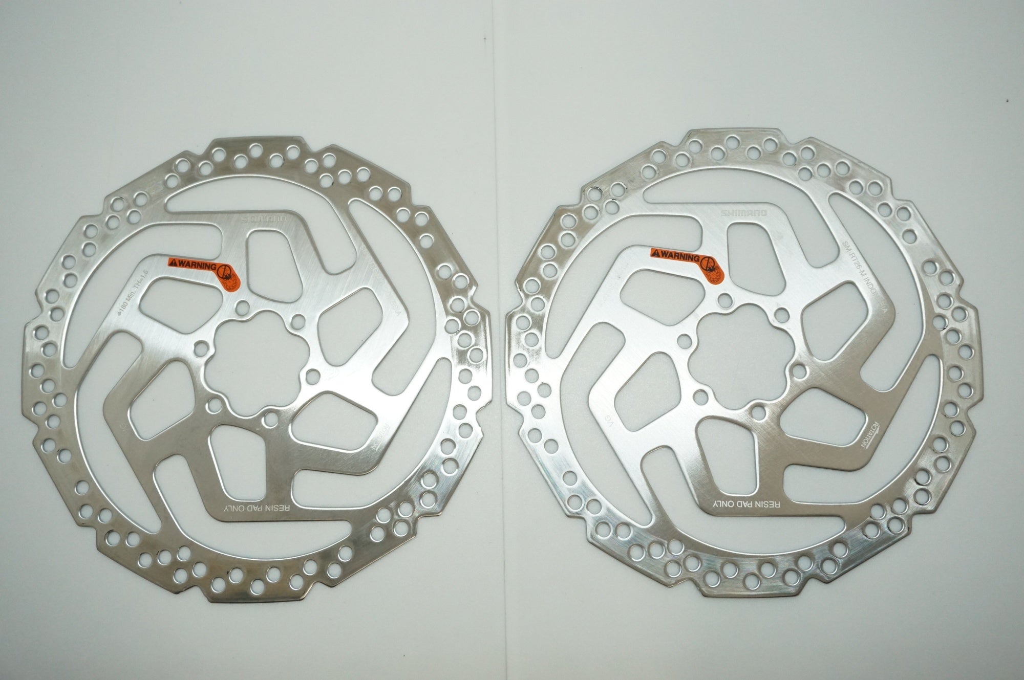 SHIMANO 「シマノ」 SM-RT26-M 180mm ブレーキローターセット / 福岡店