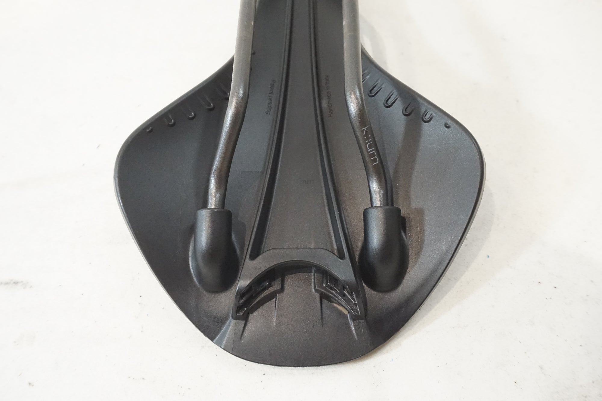 ラディオヤエサル　二枚 FIZIK 「フィジーク」 VERSUS EVO ADAPTIVE KIUMレール サドル