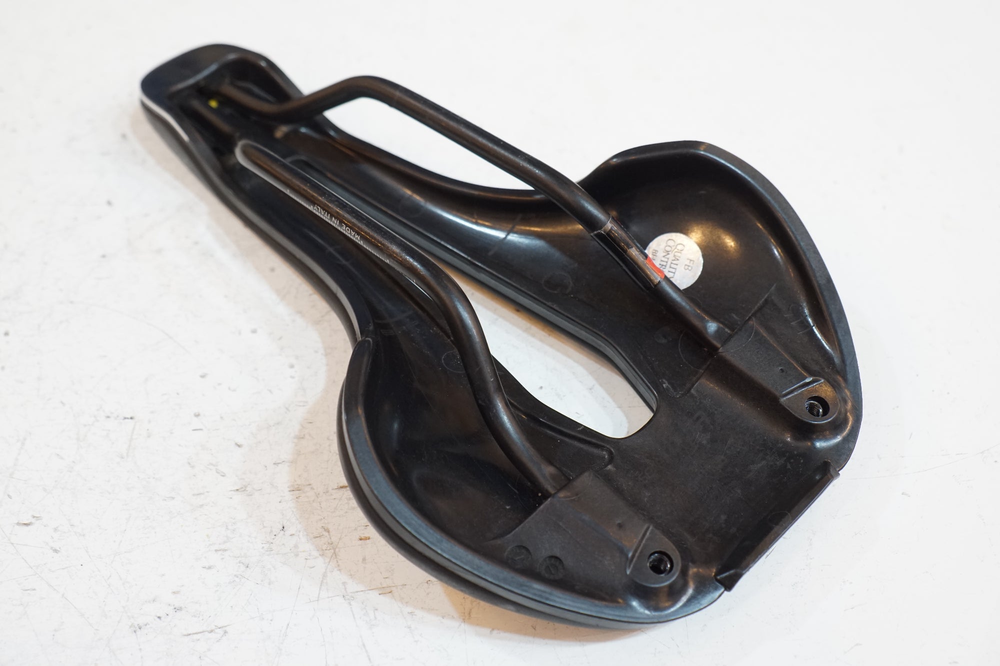 SELLE ITALIA 「セラ イタリア」 BOOST FLITE 145mm サドル / バイチャリ浦和ベース