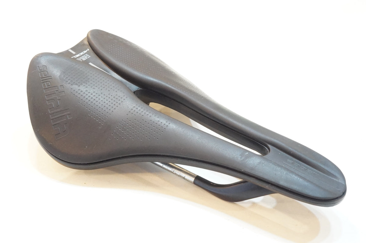 SELLE ITALIA 「セライタリア」 MODEL X BOOST サドル / 浦和ベース