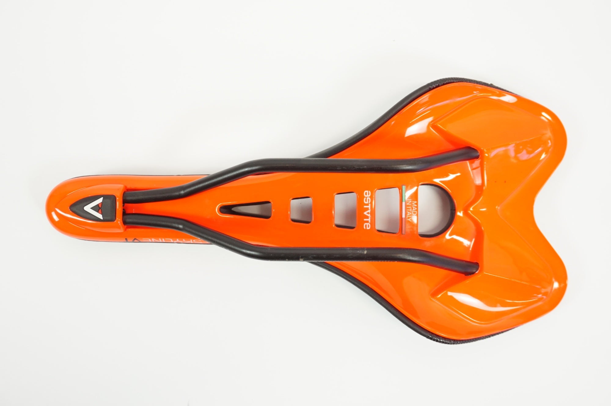 ASTVTE 「アスチュート」 SKYLINE VT サドル / 宇都宮店