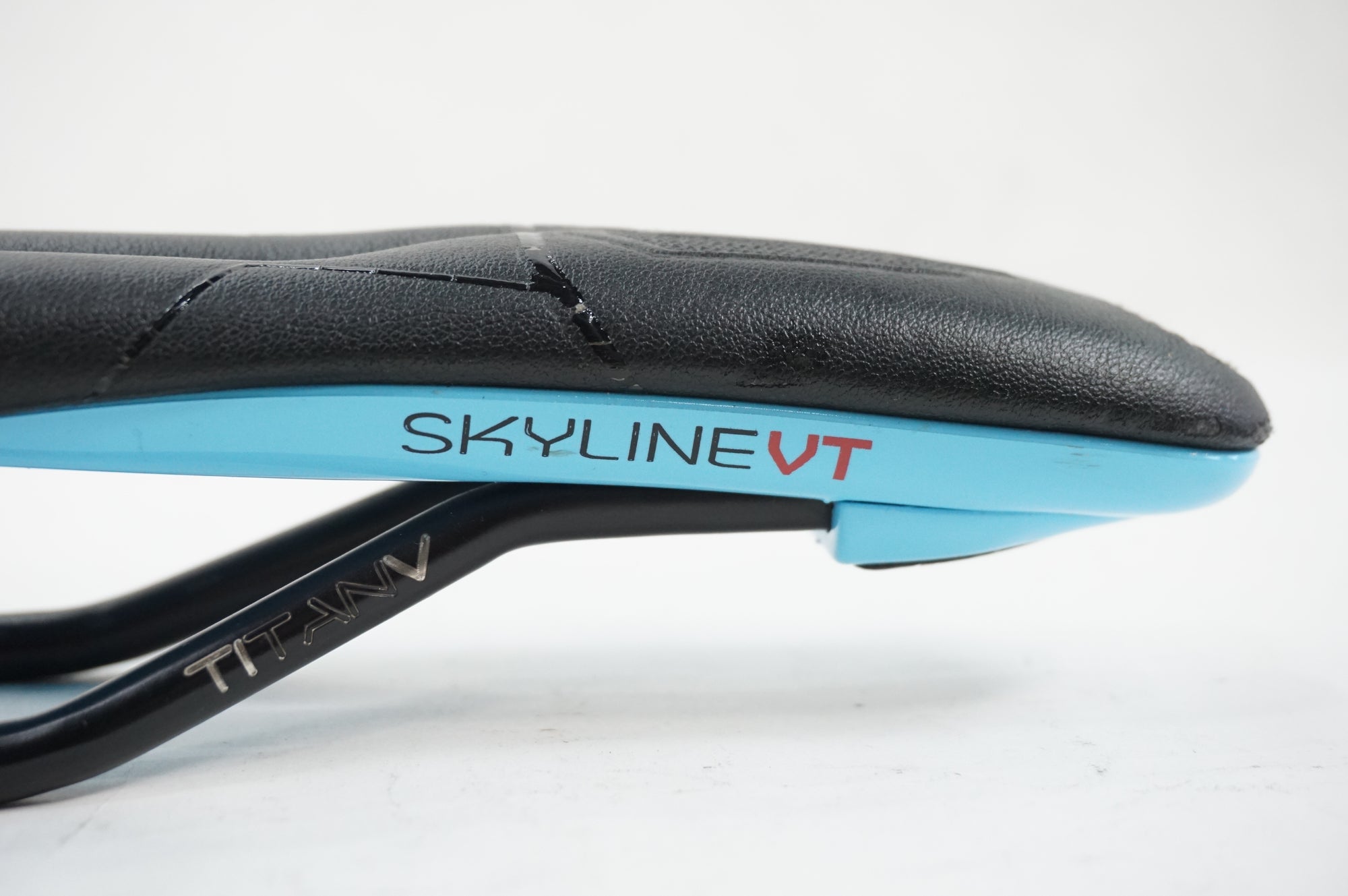 ASTVTE 「アスチュート」 SKYLINE VT サドル / 川越店