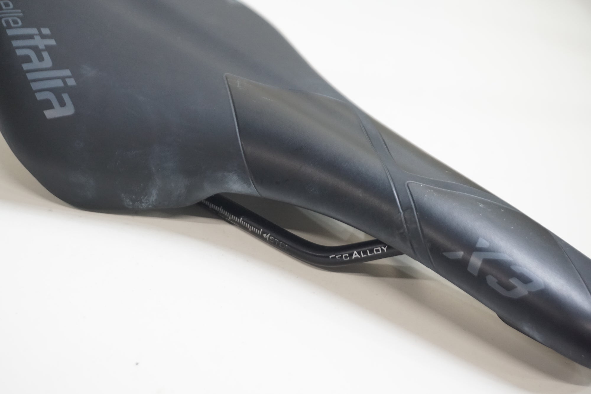 SELLE ITALIA 「セラ イタリア」 X3 サドル / 大宮店