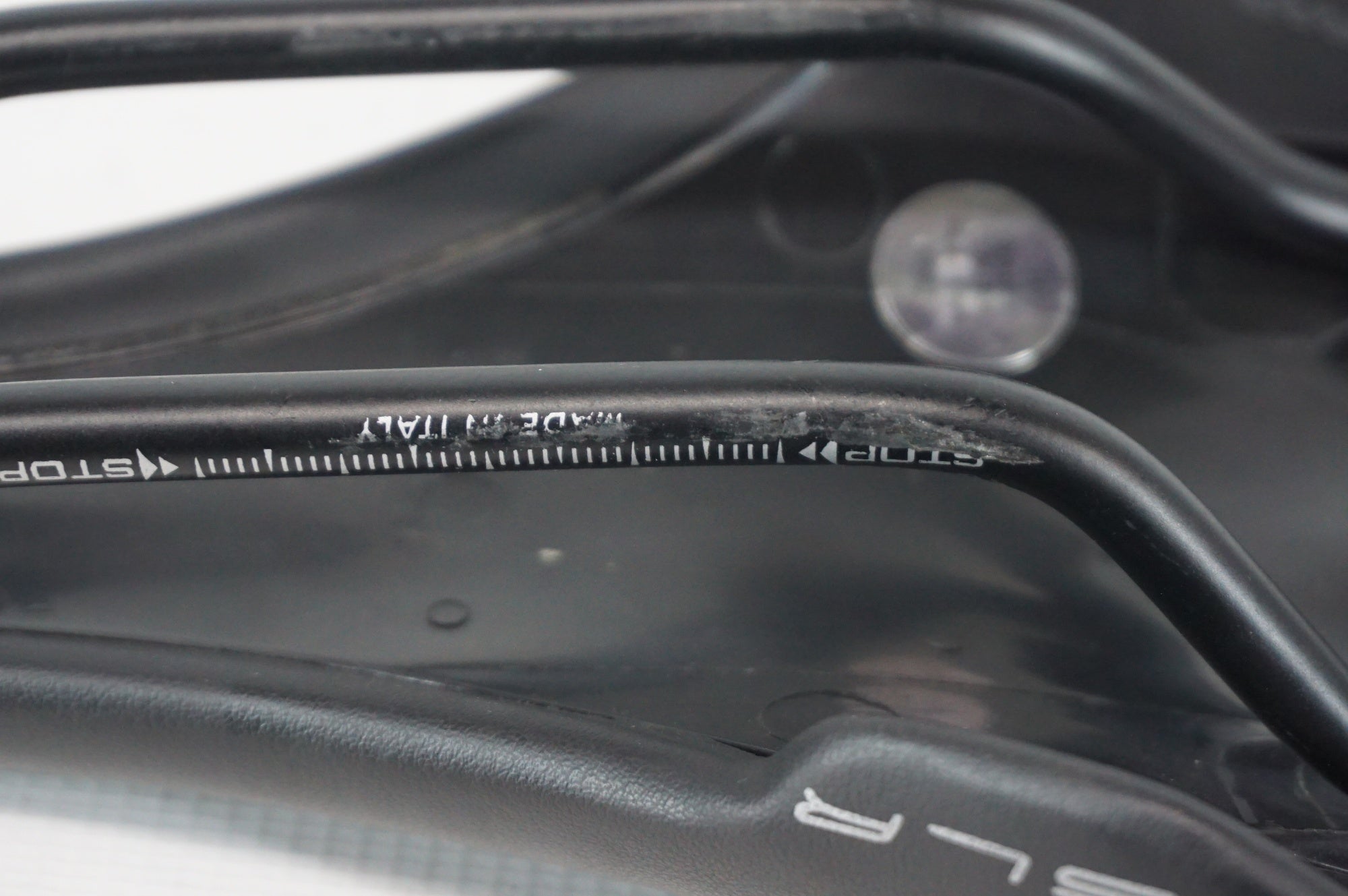 DE ROSA 「デローザ」 SELLE ITALIA SLR サドル / 阪急塚口店