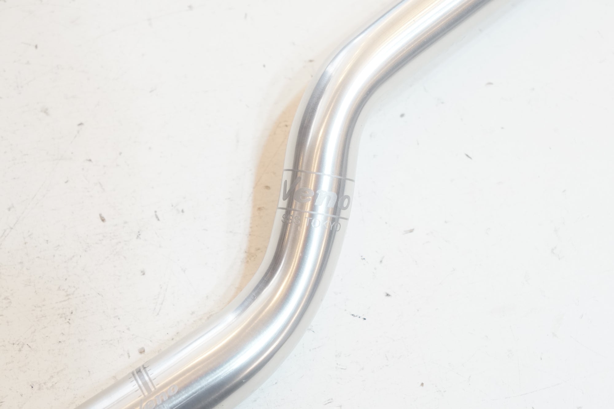 VENO 「ベノ」 φ25.4 540mm セットインライザーハンドルバー