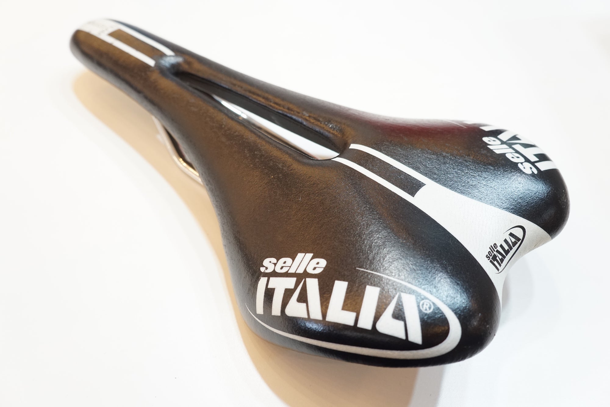 SELLE ITALIA 「セラ イタリア」 SLR TEAM EDITION サドル / バイチャリ浦和ベース