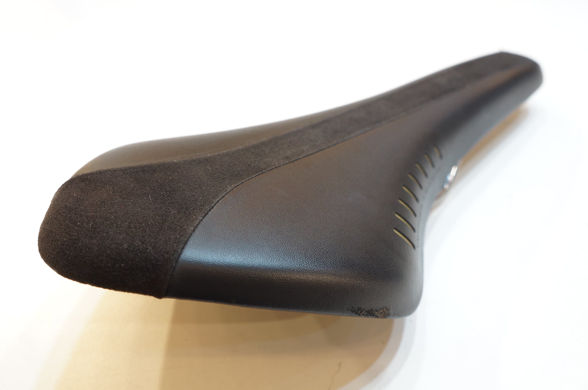 FIZIK 「フィジーク」 ARIONE WING FLEX サドル / バイチャリ浦和ベース