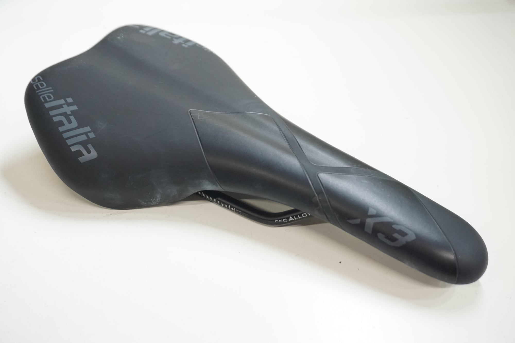 SELLE ITALIA 「セラ イタリア」 X3 サドル / 大宮店