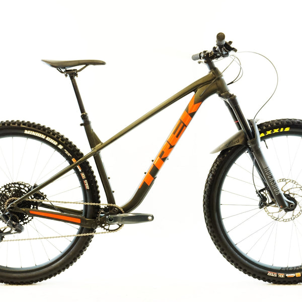 TREK 「トレック」 ROSCOE8 2018年モデル マウンテンバイク 山道デビューに最適なMTBはこれ！【Roscoe 新登場】 | オンザロード