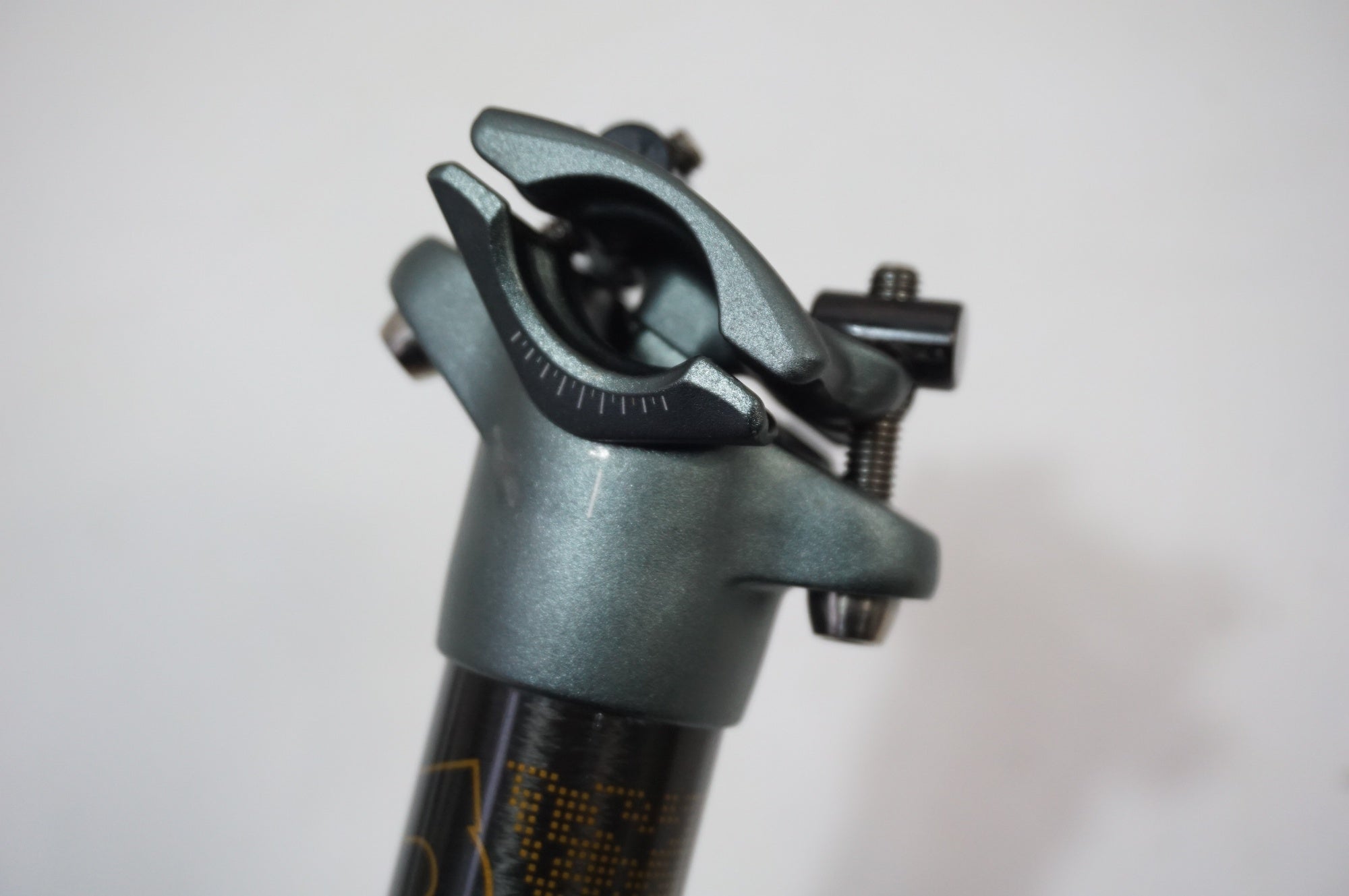 TRUVATIV 「トラバティブ」 NOIR WORLD CUP CARBON Φ30.9 シートポスト / 世田谷店