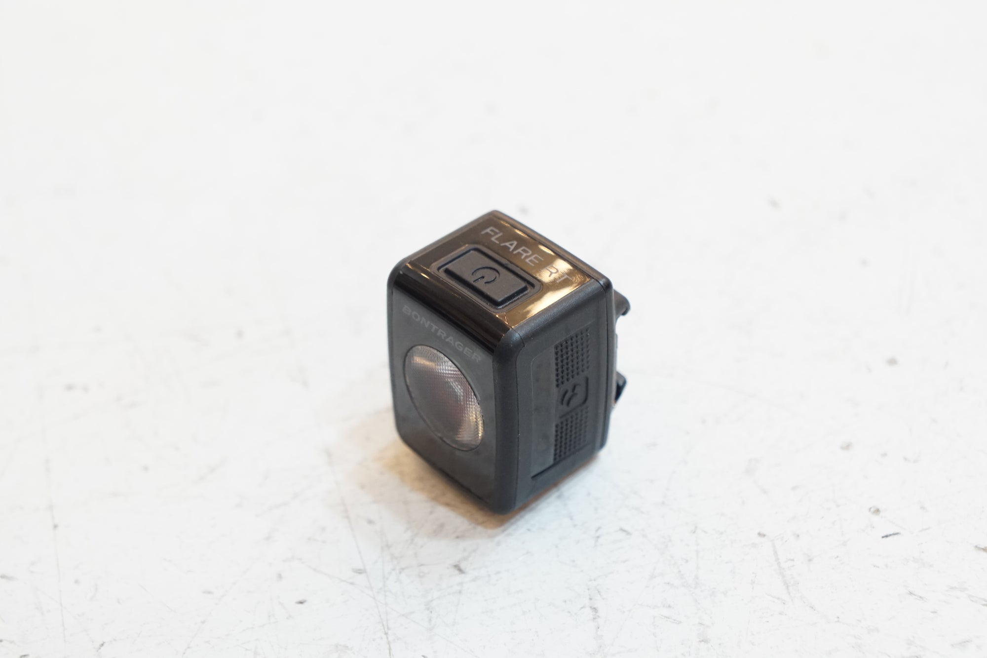 ボントレガー Flare RT リアライト Flare RTの隠された機能 「Auto Brake Signal」とは？｜湘南藤沢