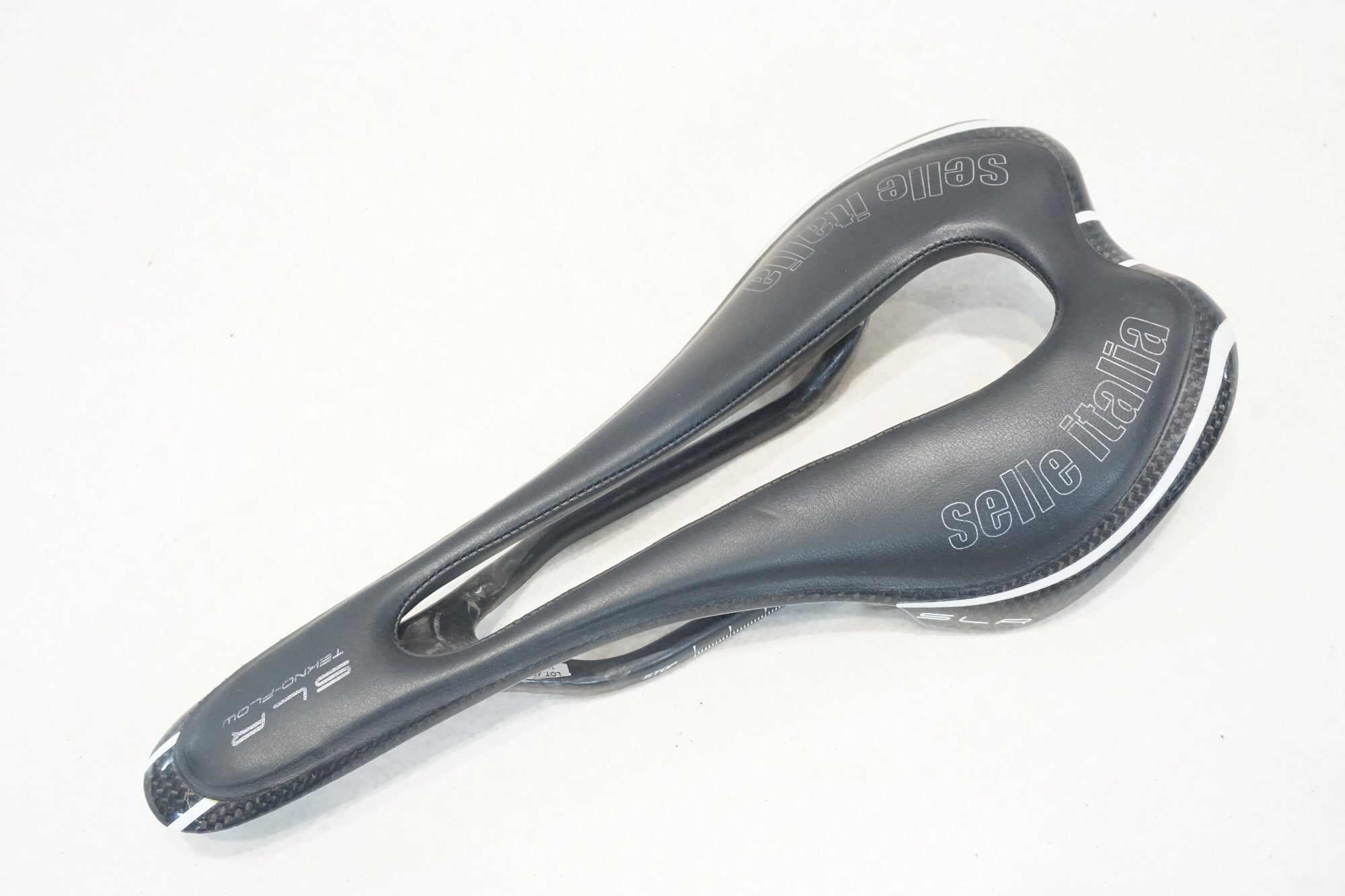 SELLE ITALIA 「セライタリア」 SLR TEKNO FLOW カーボンレール サドル / 横浜戸塚店