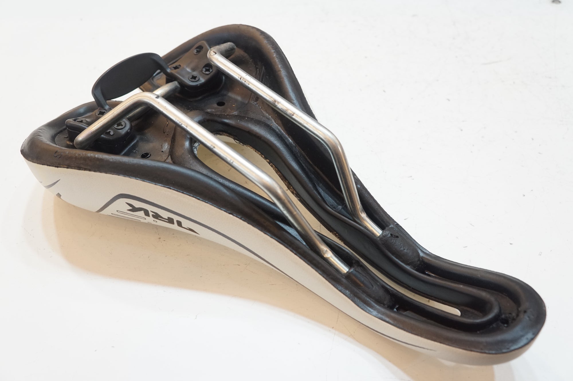 SELLE SMP 「セラ エスエムピー」 TRK サドル / バイチャリ浦和ベース
