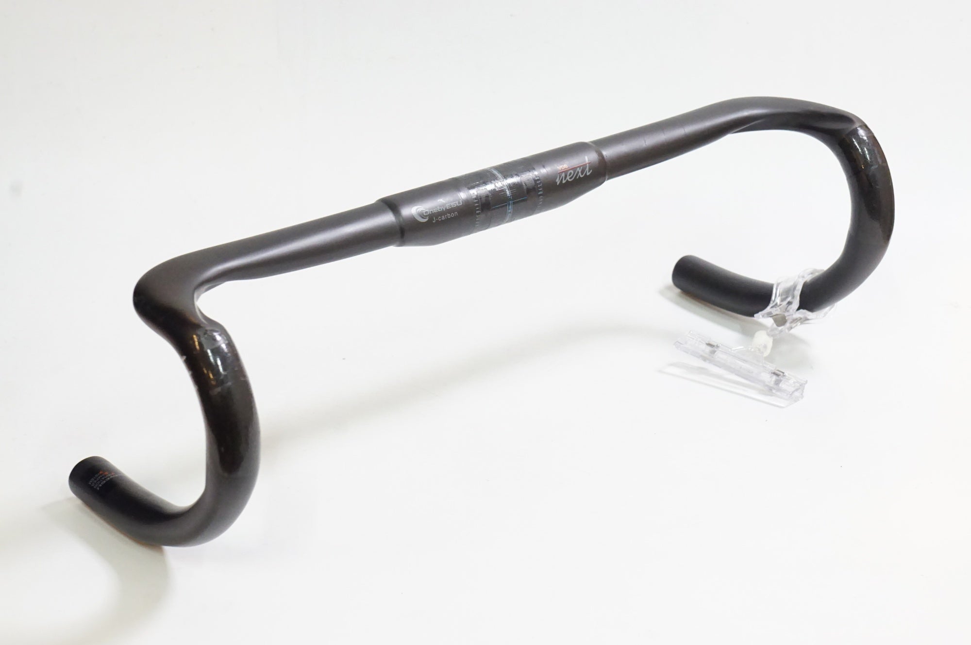 ONEBYESU 「ワンバイエス」 J-CARBON NEXT φ31.8 420mm ハンドル / 熊谷本店