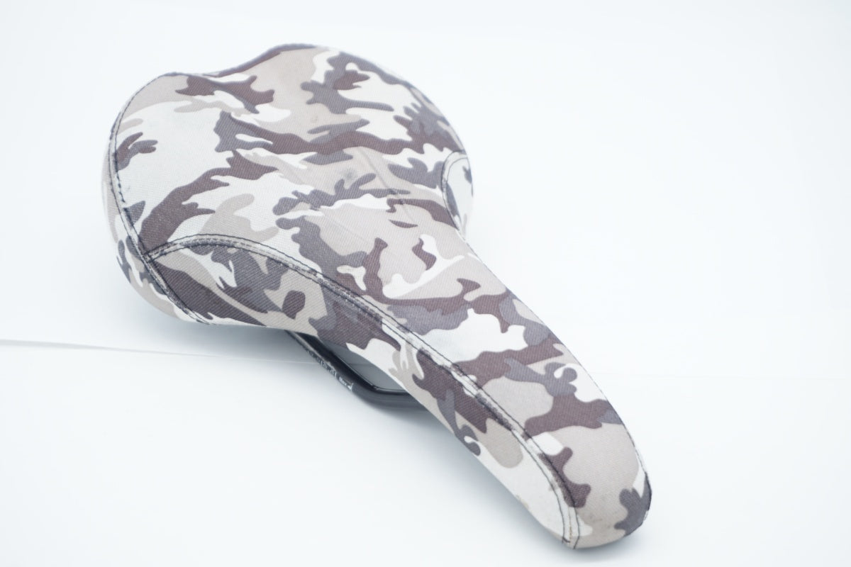 VELO 「ベロ」 サドル / 滋賀大津店