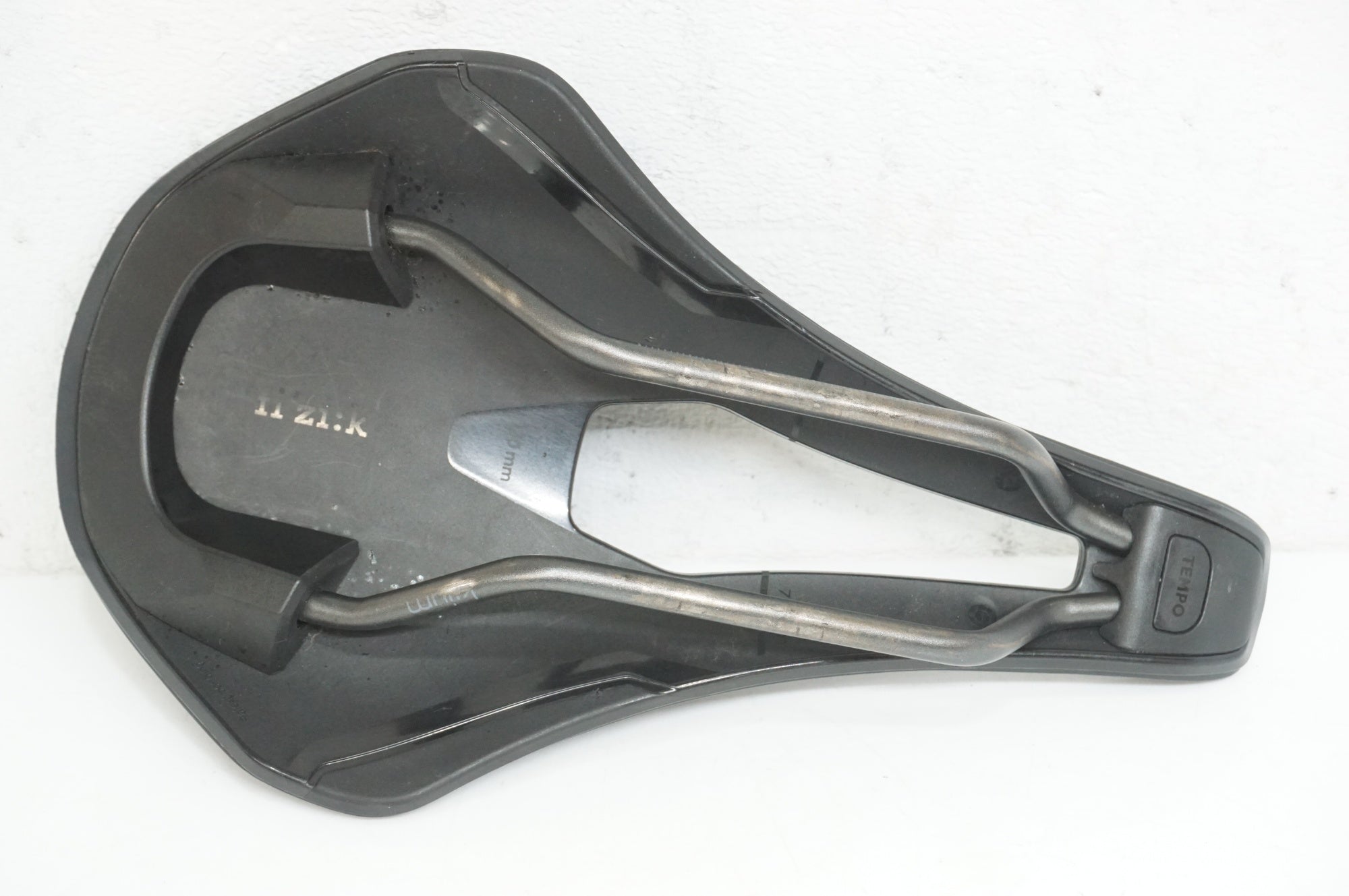 FIZIK 「フィジーク」 ARGO TEMPO R3 KIUM 150mm サドル / 大宮店