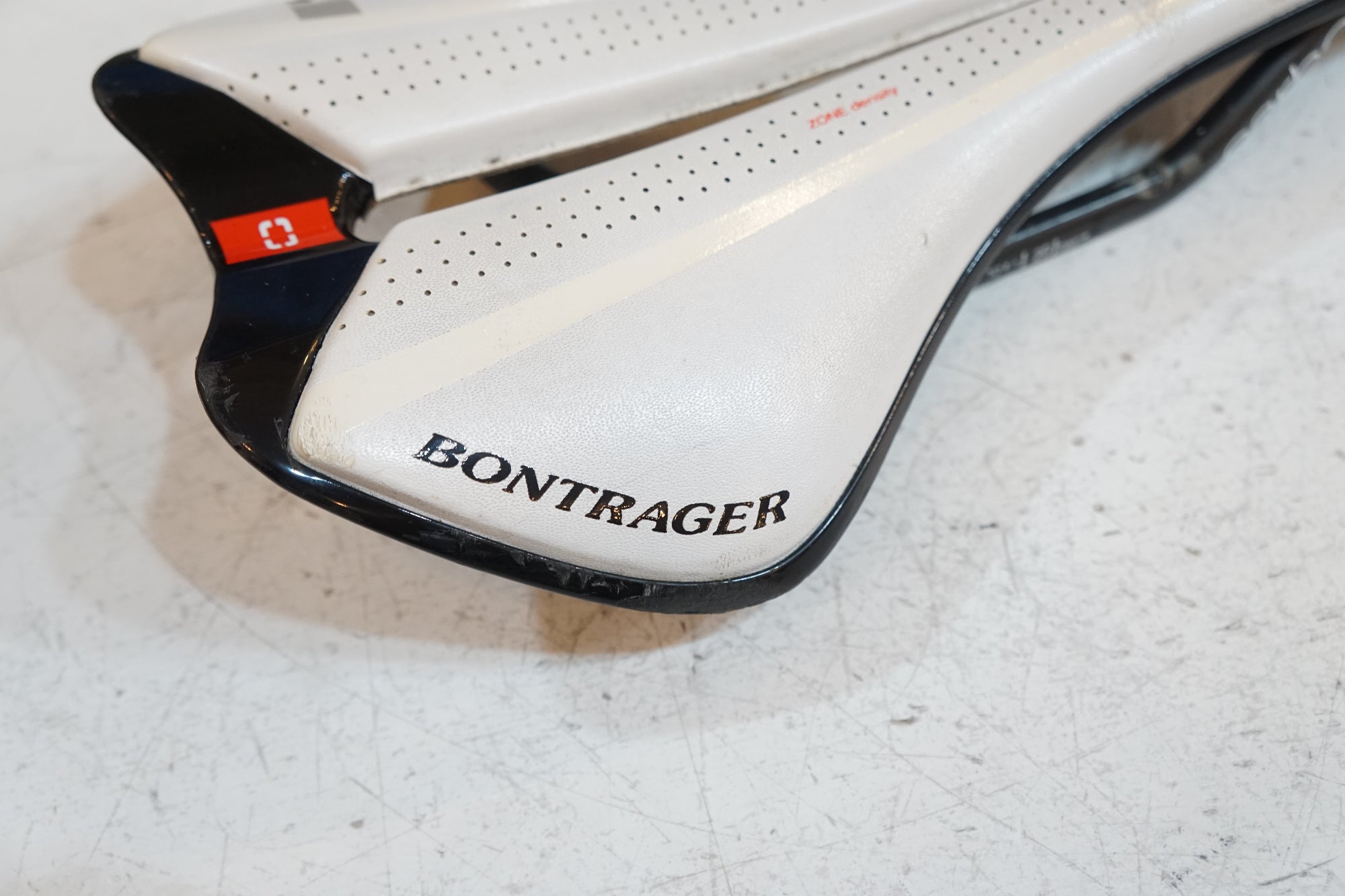 BONTRAGER 「ボントレガー」 PARADIGM XXX CARBON サドル / バイチャリ浦和ベース