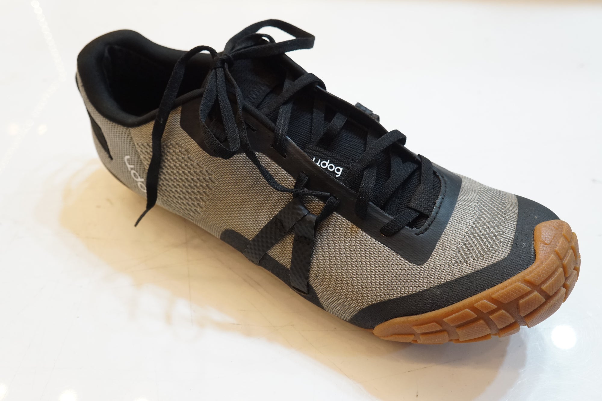 UDOG 「ユードッグ」 DISTANZA Ash Grey 28.9cmシューズ / バイチャリ浦和ベース