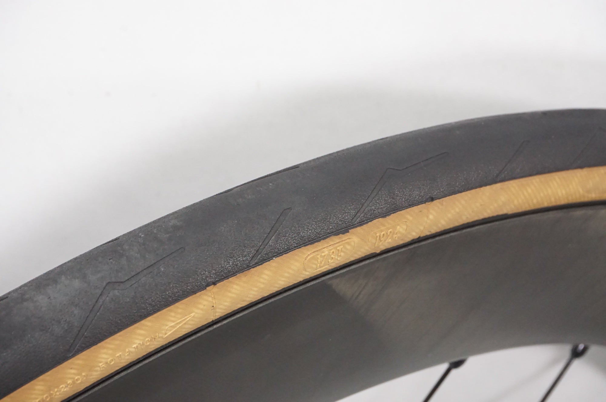 MAVIC 「マヴィック」 COSMIC SLR 65 DISC シマノ11速 ホイールセット