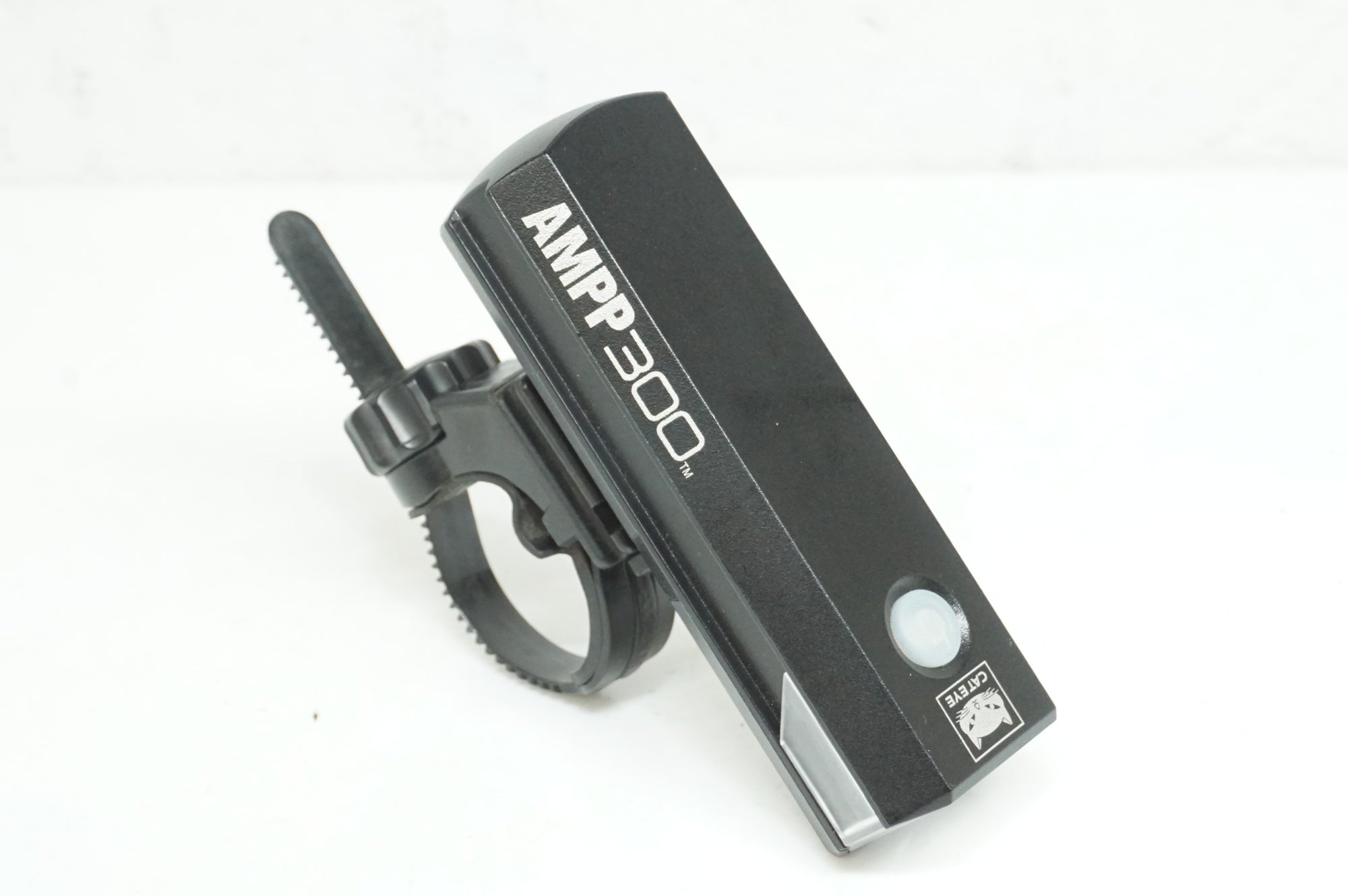 CATEYE 「キャットアイ」 AMPP 300 121g フロントライト / 大宮店