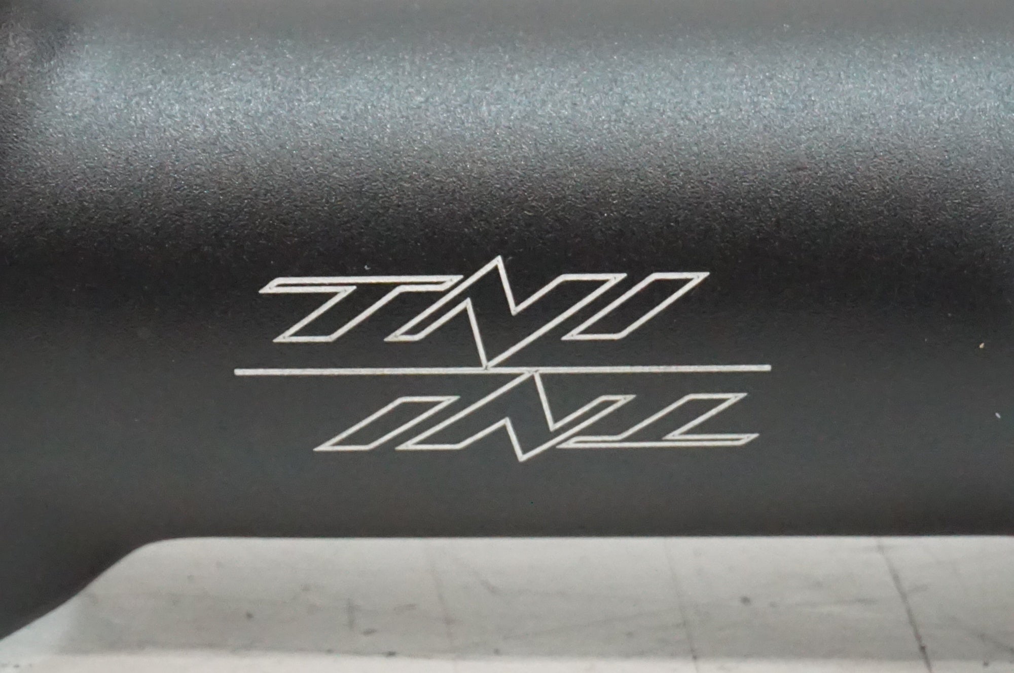 TNI 「ティーエヌアイ」 HELIUM6 90mm φ31.8 ステム / 大宮店