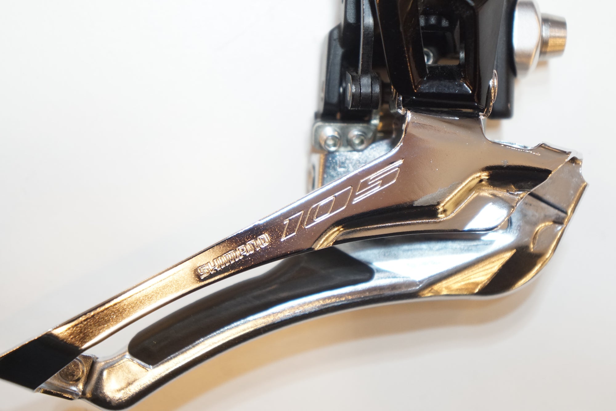 SHIMANO 「シマノ」 105 FD-R7000 フロントディレイラー / バイチャリ浦和ベース