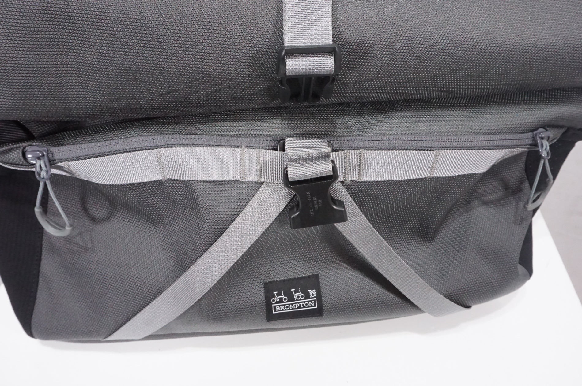 BROMPTON 「ブロンプトン」 BOROUGH ROLL TOP WITH FRAME フロントバッグ / AKIBA店