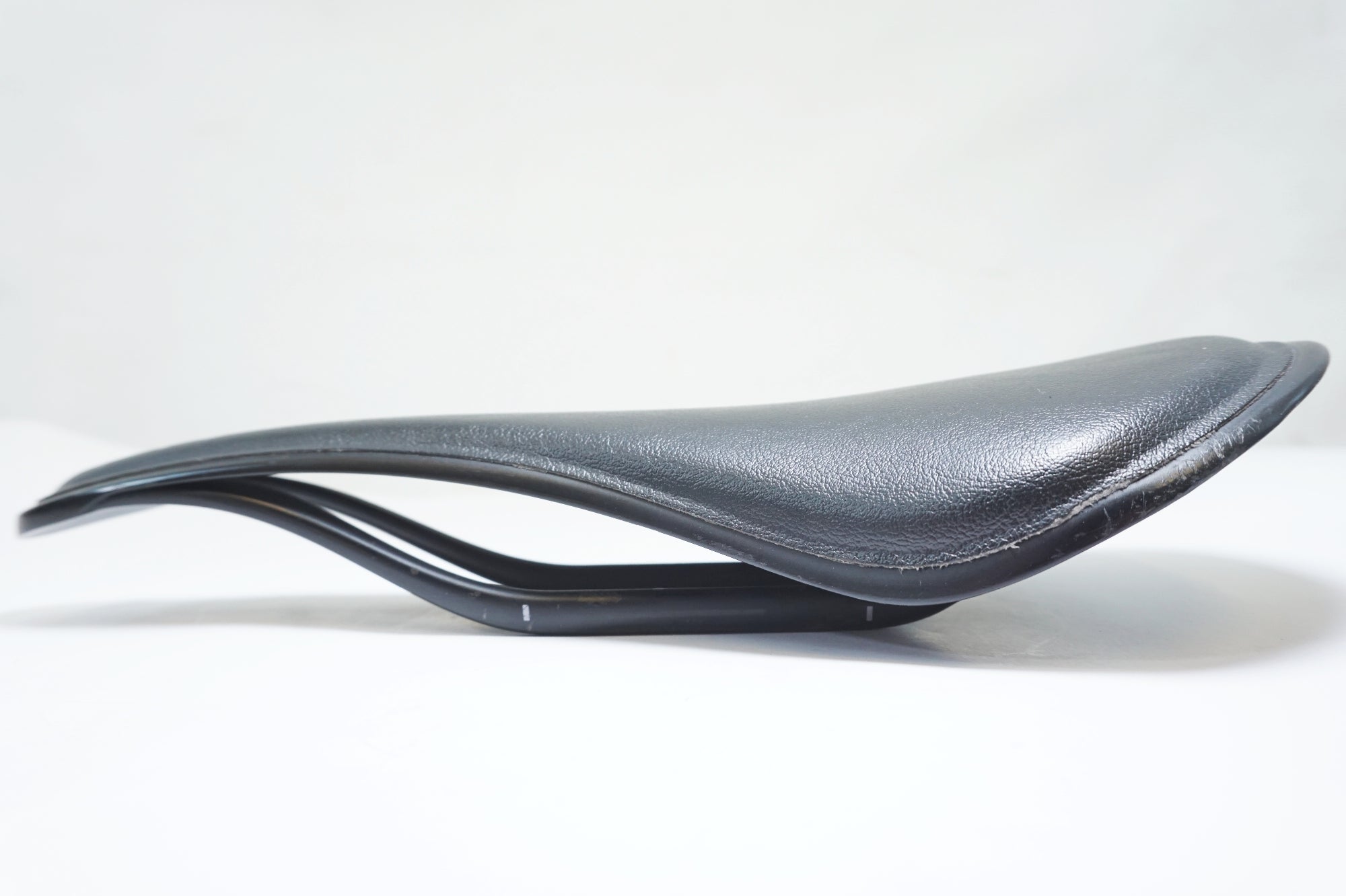 FABRIC 「ファブリック」 ALM ULTIMATE サドル / 有明ガーデン店