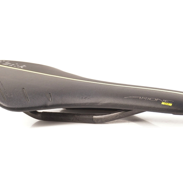 美品　フィジーク　アリオネ00 FIZIK 「フィジーク」 ARIONE 00 サドル / 中目黒店 ｜ バイチャリ