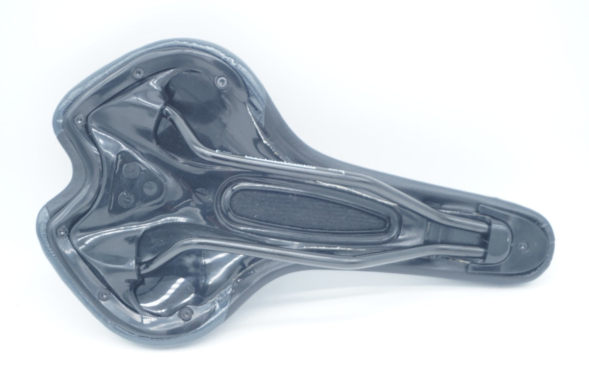 VELO 「ベロ」 サドル / 滋賀大津店