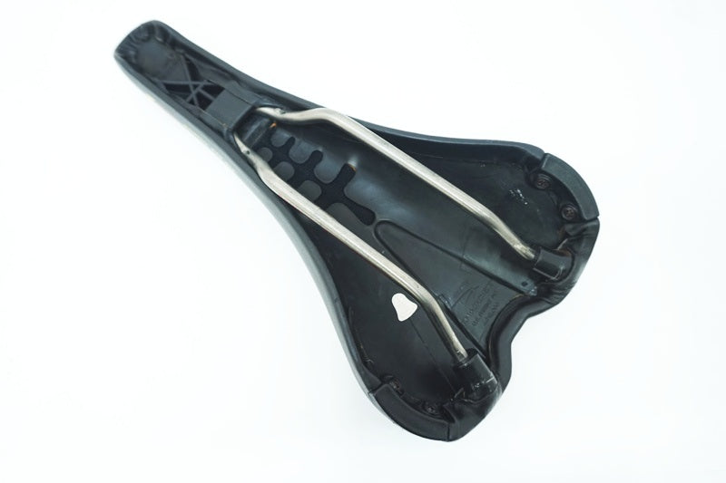AVOCET 「アボセット」 AIR 40R TITANIUM O2 サドル / 大阪美原北インター店
