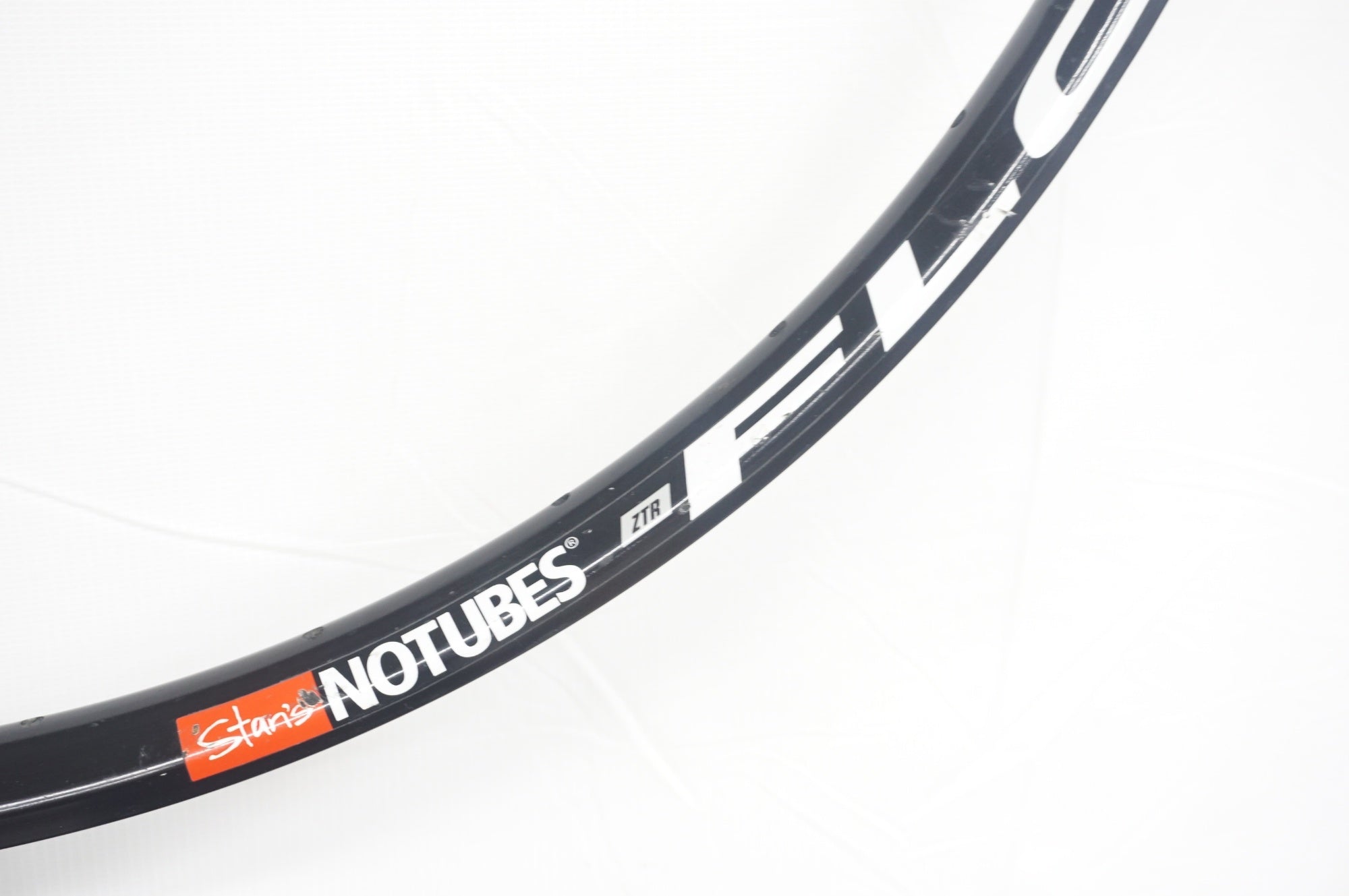 STAN’S NOTUBES 「スタンズノーチューブ」 Flow EX 27.5 リム / 阪急塚口店