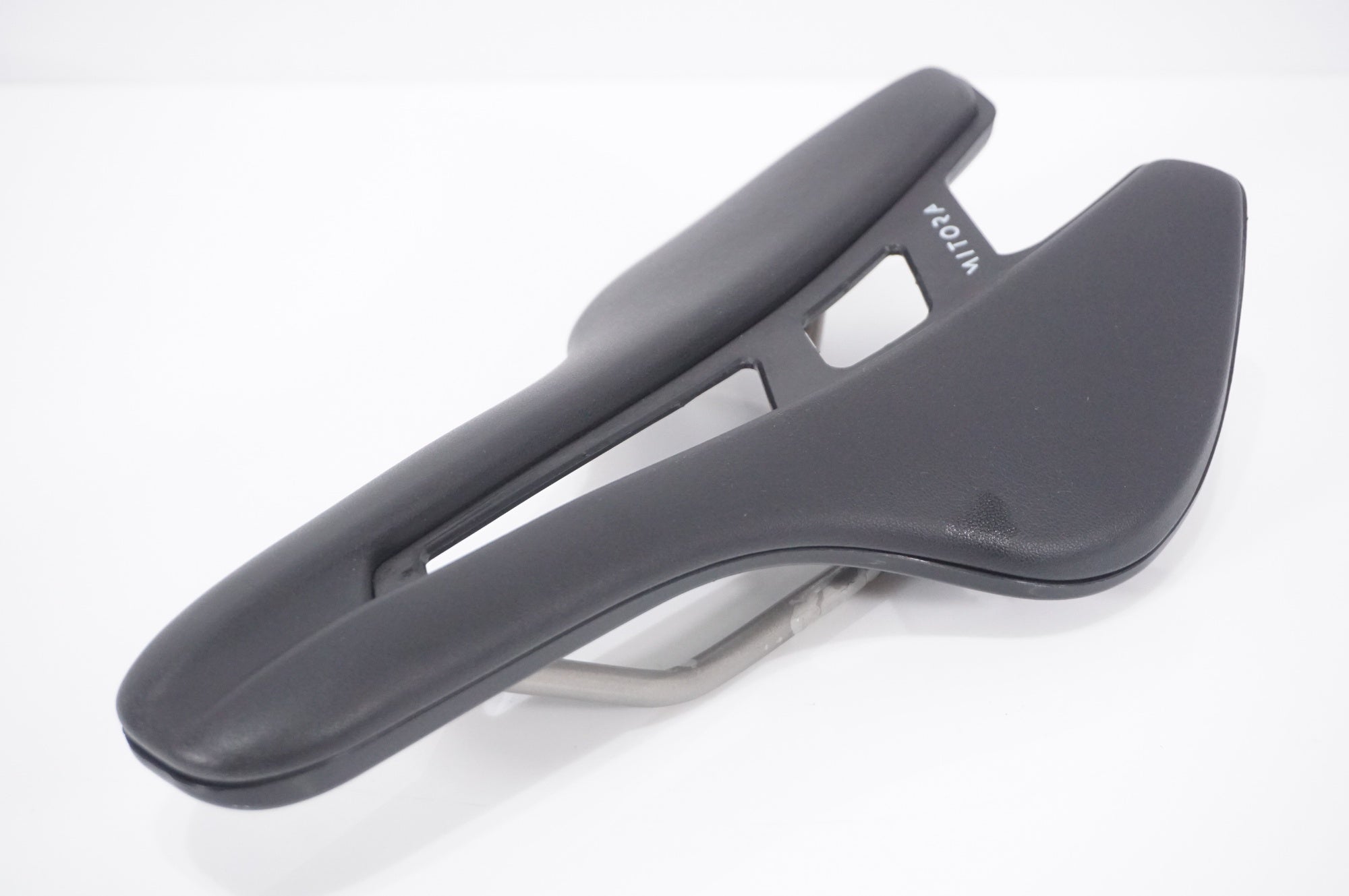 VELOMANN 「ベロマン」 MITORA139 サドル / AKIBA店