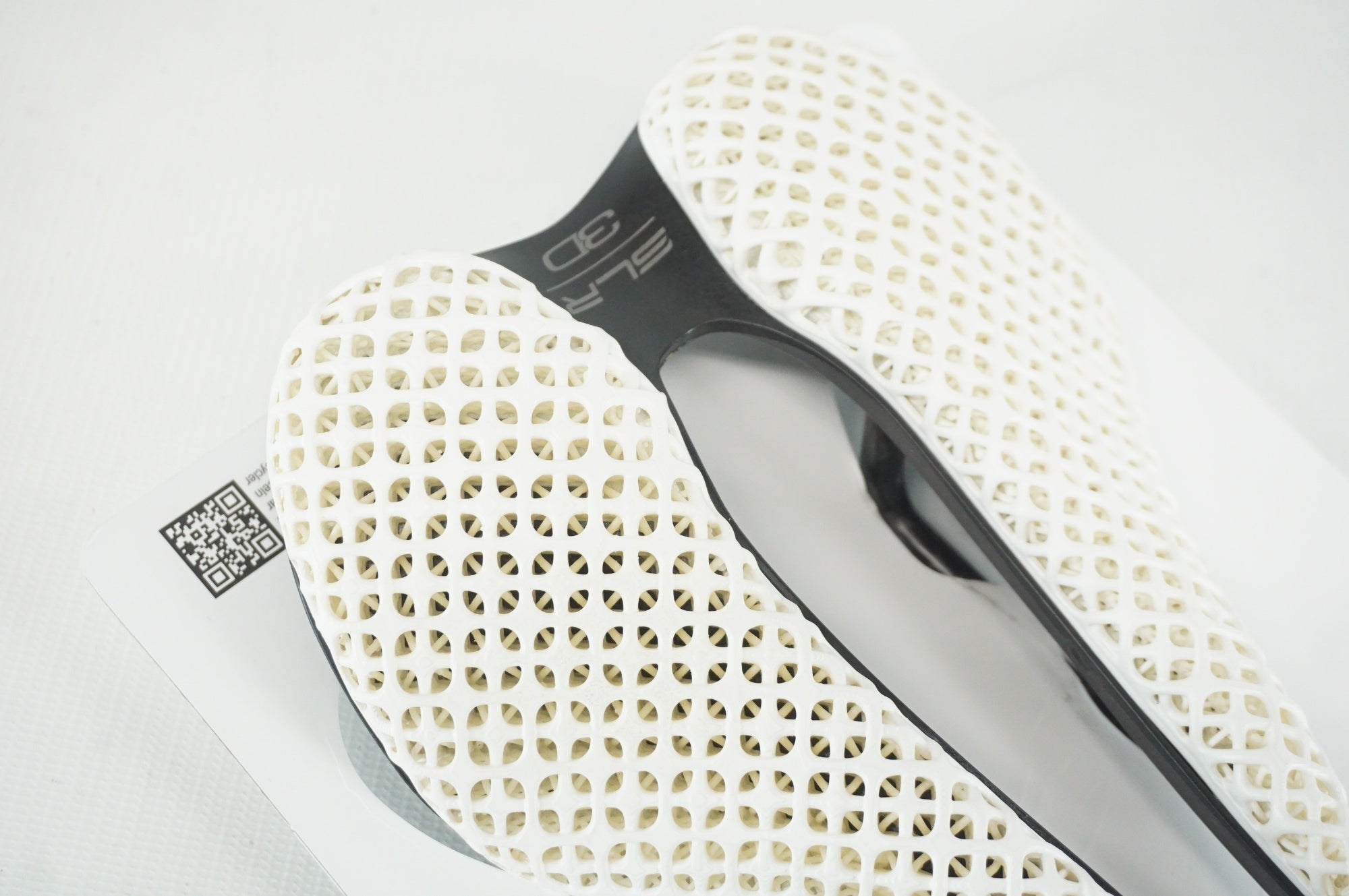 SELLE ITALIA 「セライタリア」 SLR BOOST 3D KIT CARBONIO SUPERFLOW