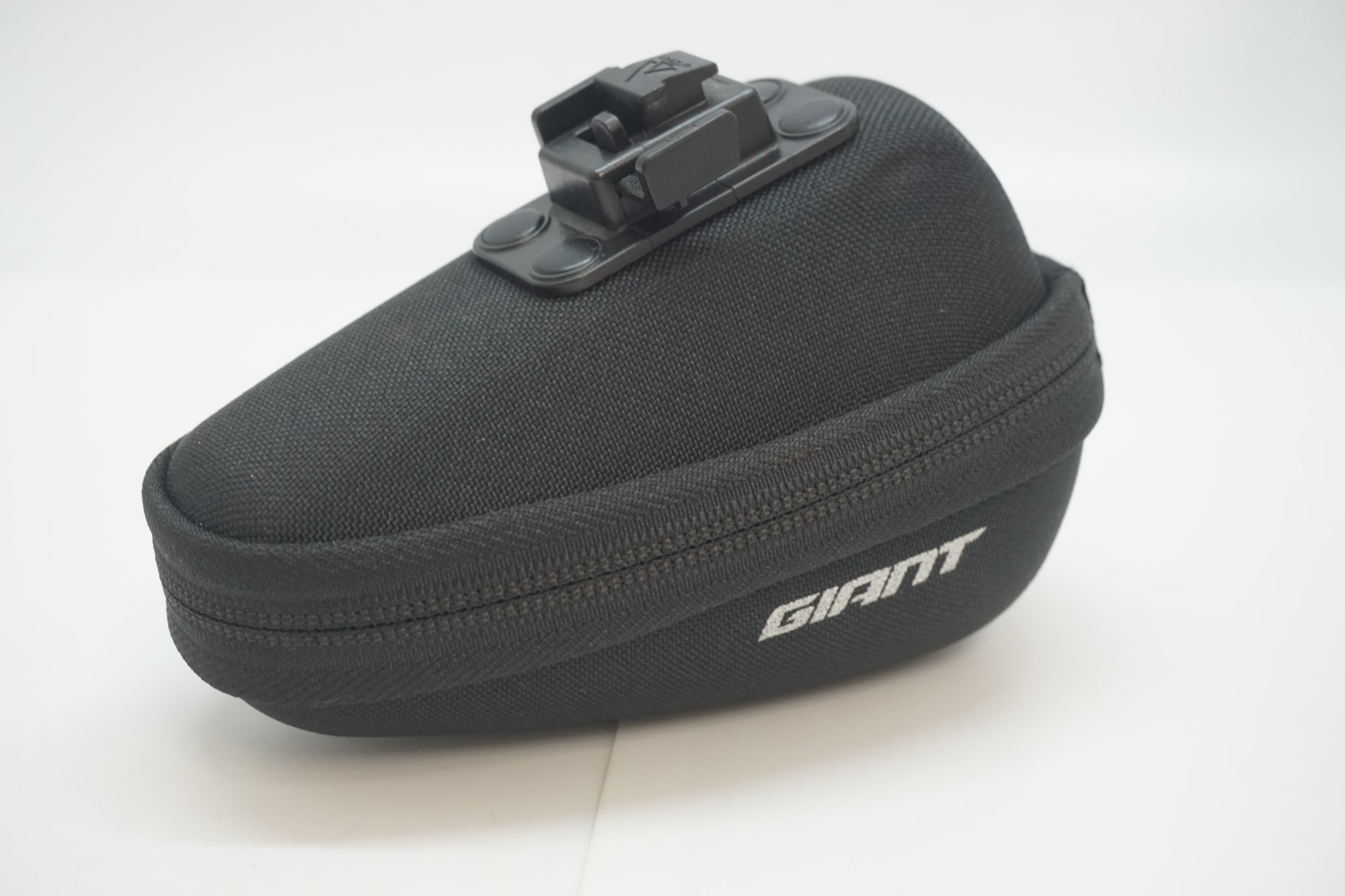 GIANT 「ジャイアント」 SHADOW UNICLIP SEAT BAG サドルバッグ / 福岡店