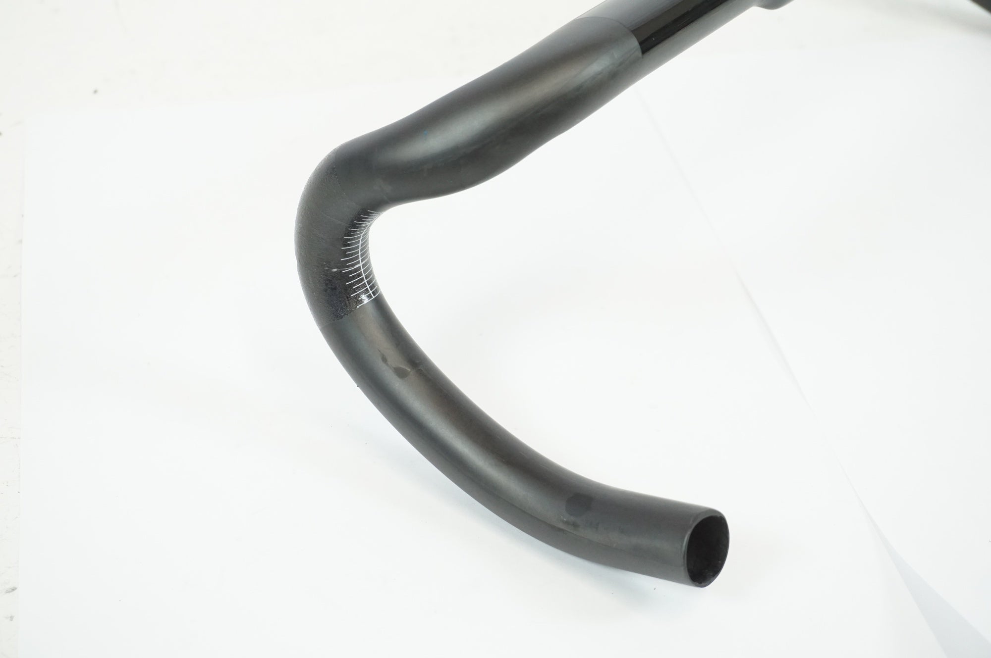 3T 「スリーティー」 ERGONOVA TEAM φ31.8 420mm カーボンハンドル