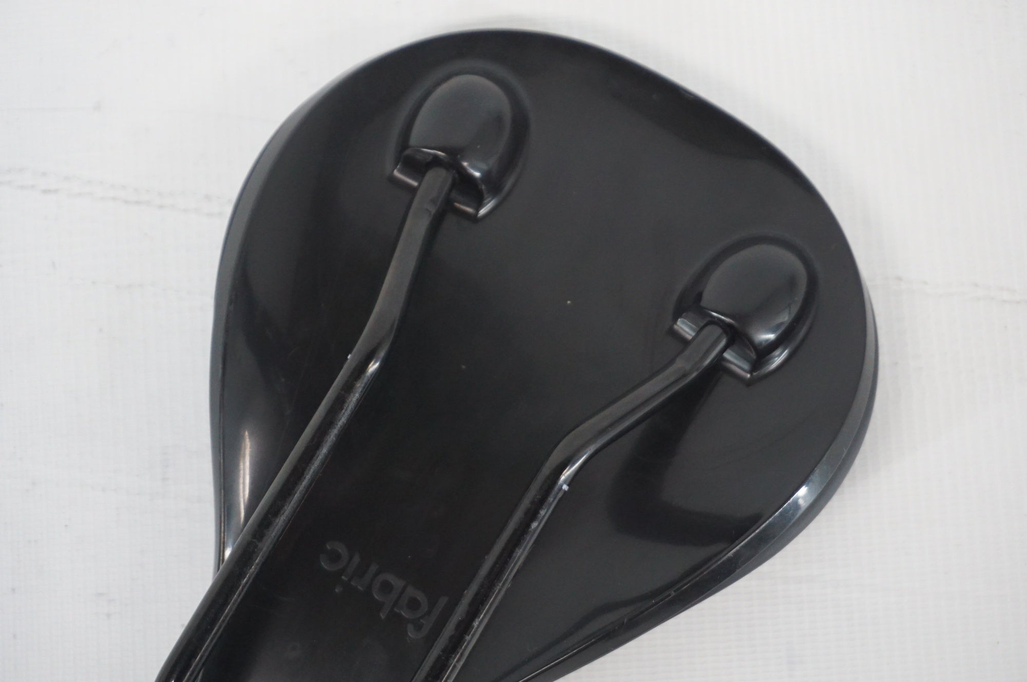 FABRIC 「ファブリック」 SCOOP サドル / 阪急塚口店