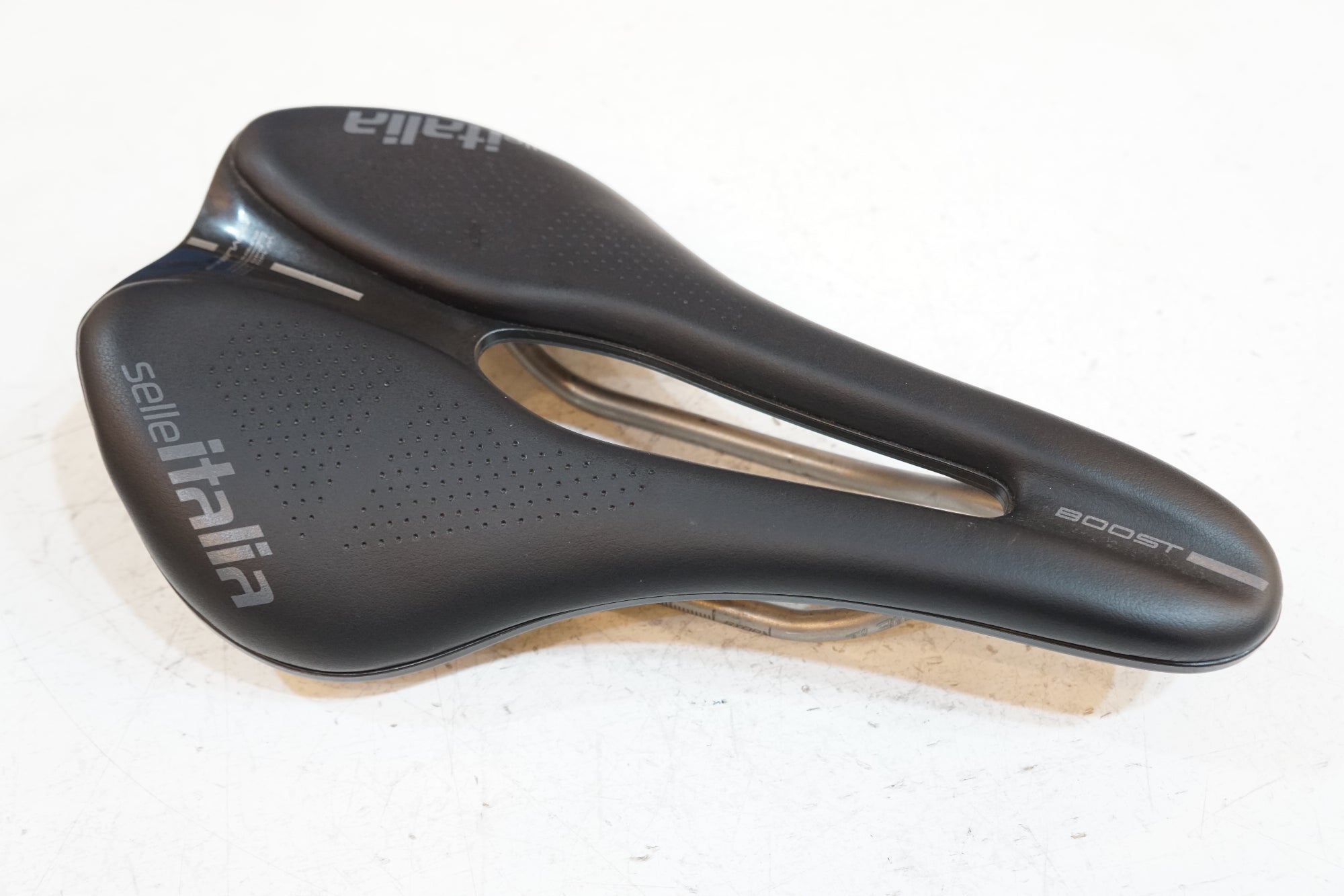 SELLE ITALIA 「セラ イタリア」 NOVUS B00ST EVO サドル / バイチャリ浦和ベース