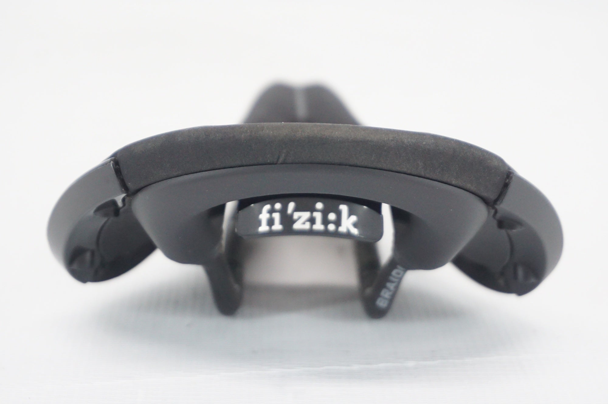 FIZIK 「フィジーク」 ALIANTE R1 OPEN FOR BULL CARBON サドル / 阪急塚口店