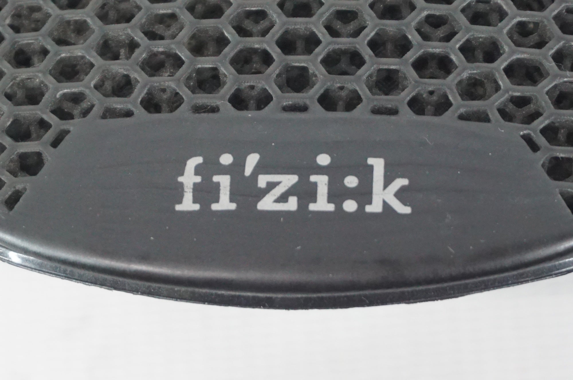 FIZIK 「フィジーク」 VENTO ARGO R3 ADAPTIVE サドル / 阪急塚口店