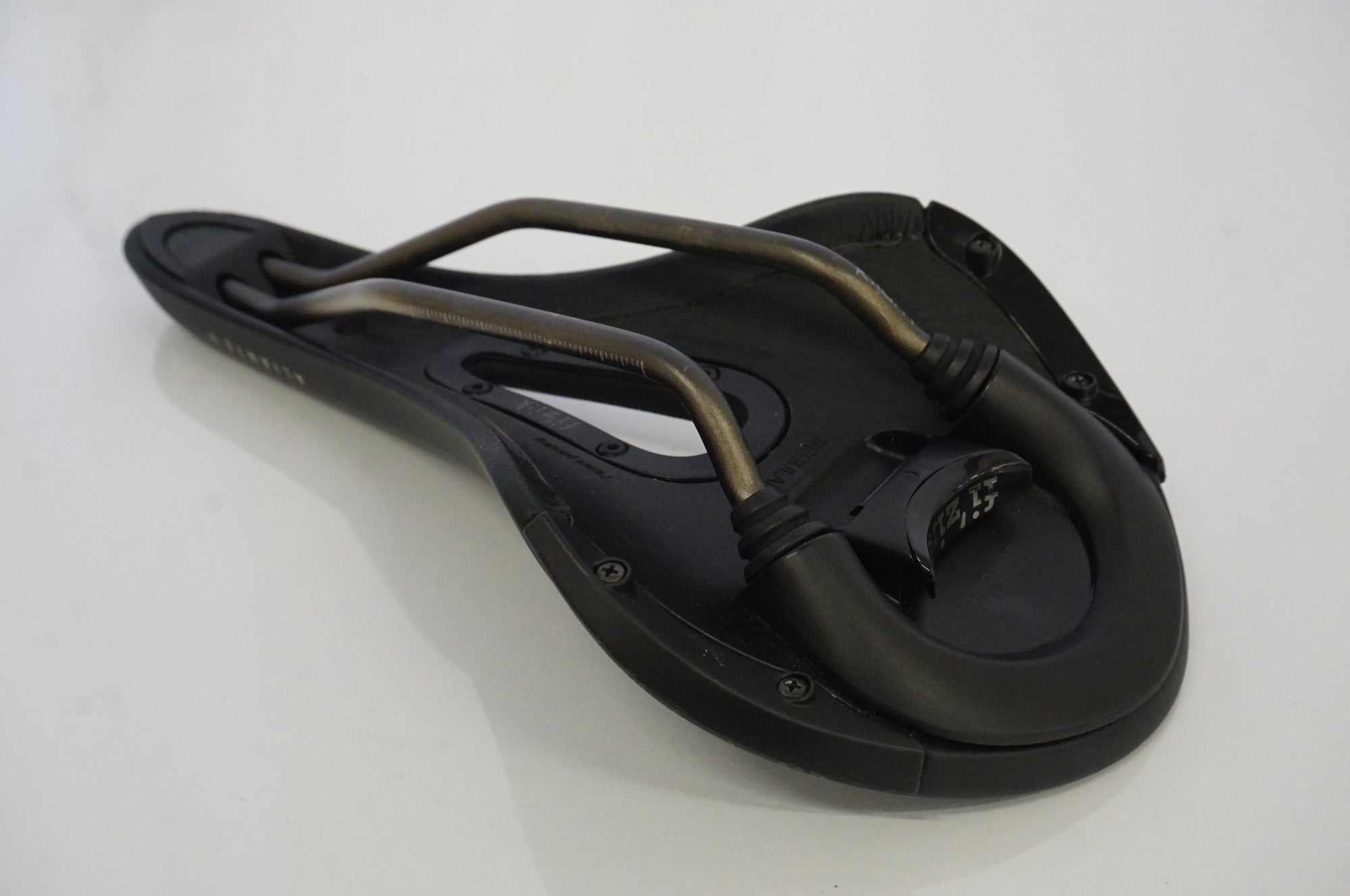 FIZIK 「フィジーク」 ALIANTE R3 OPEN KIUMレール サドル / 浜松店