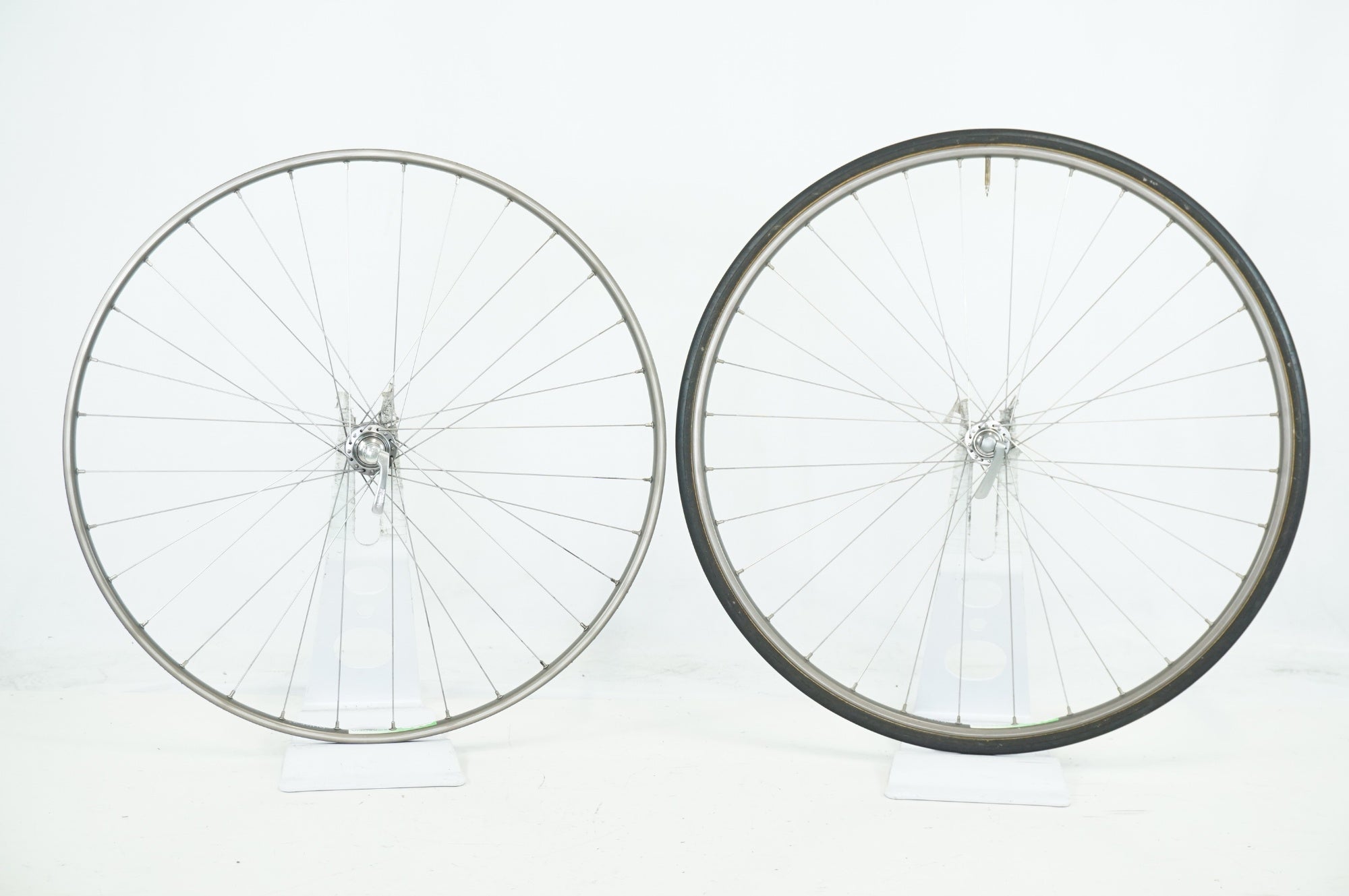 AMBROSIO 「アンブロッシオ」 MONTREAL リム SHIMANO 6700 ハブ