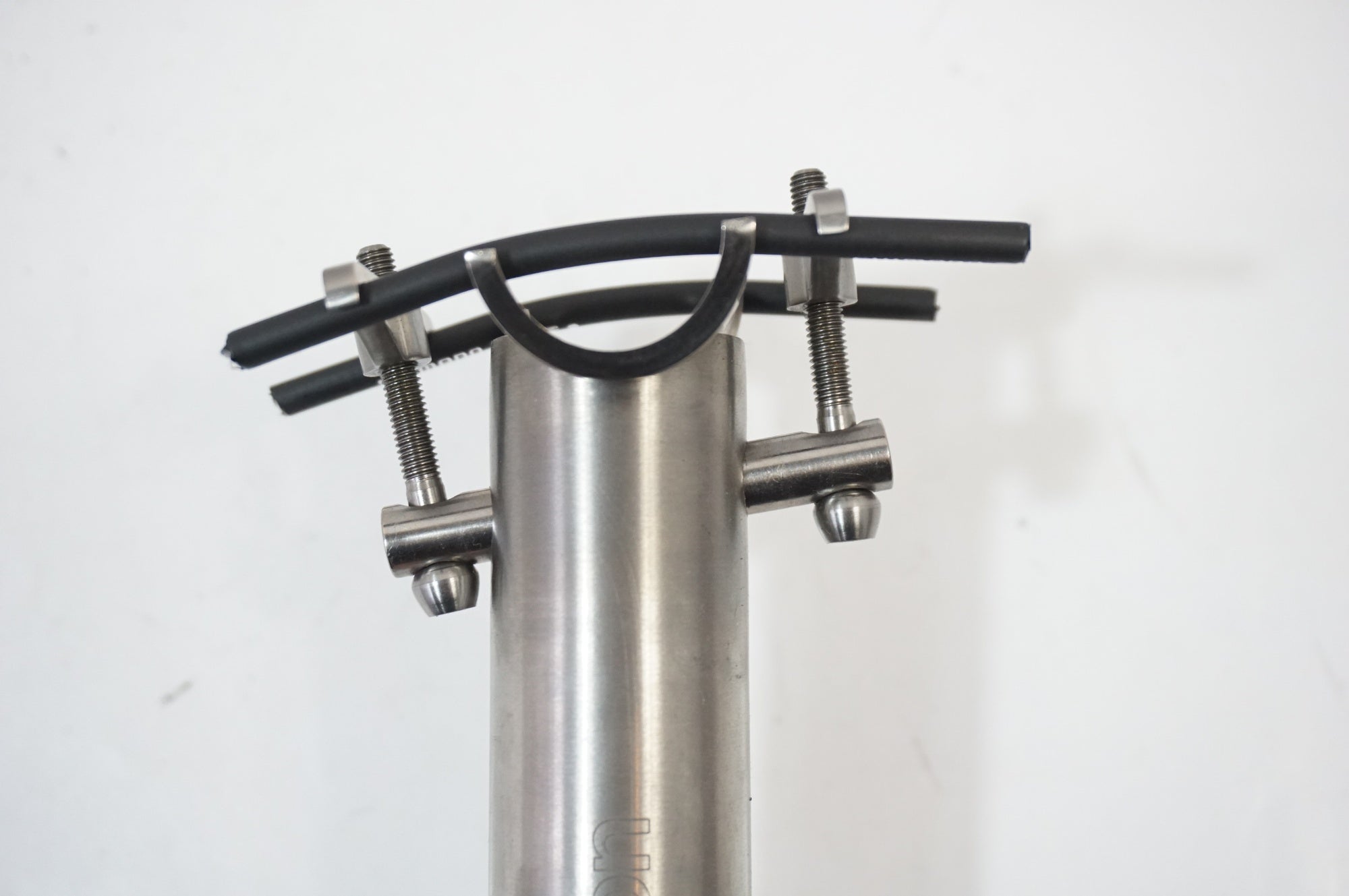 BROMPFICATION 「ブロンフィケーション」 TITANIUM φ31.8 520mm シートポスト / 世田谷店
