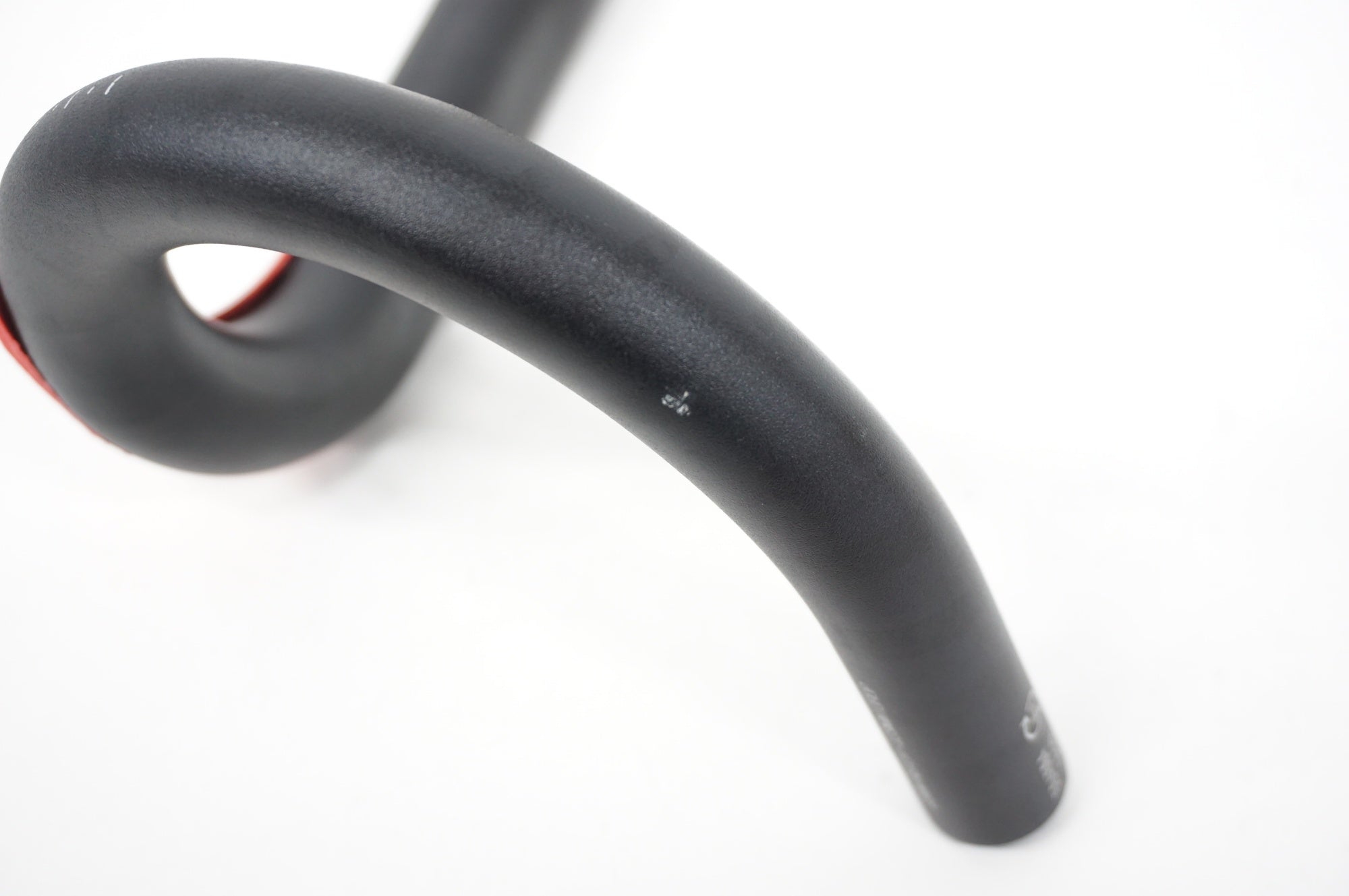 BONTRAGER 「ボントレガー」 ELITE ISOZONE VR-CF Φ31.8 420mm ハンドル / 阪急塚口店