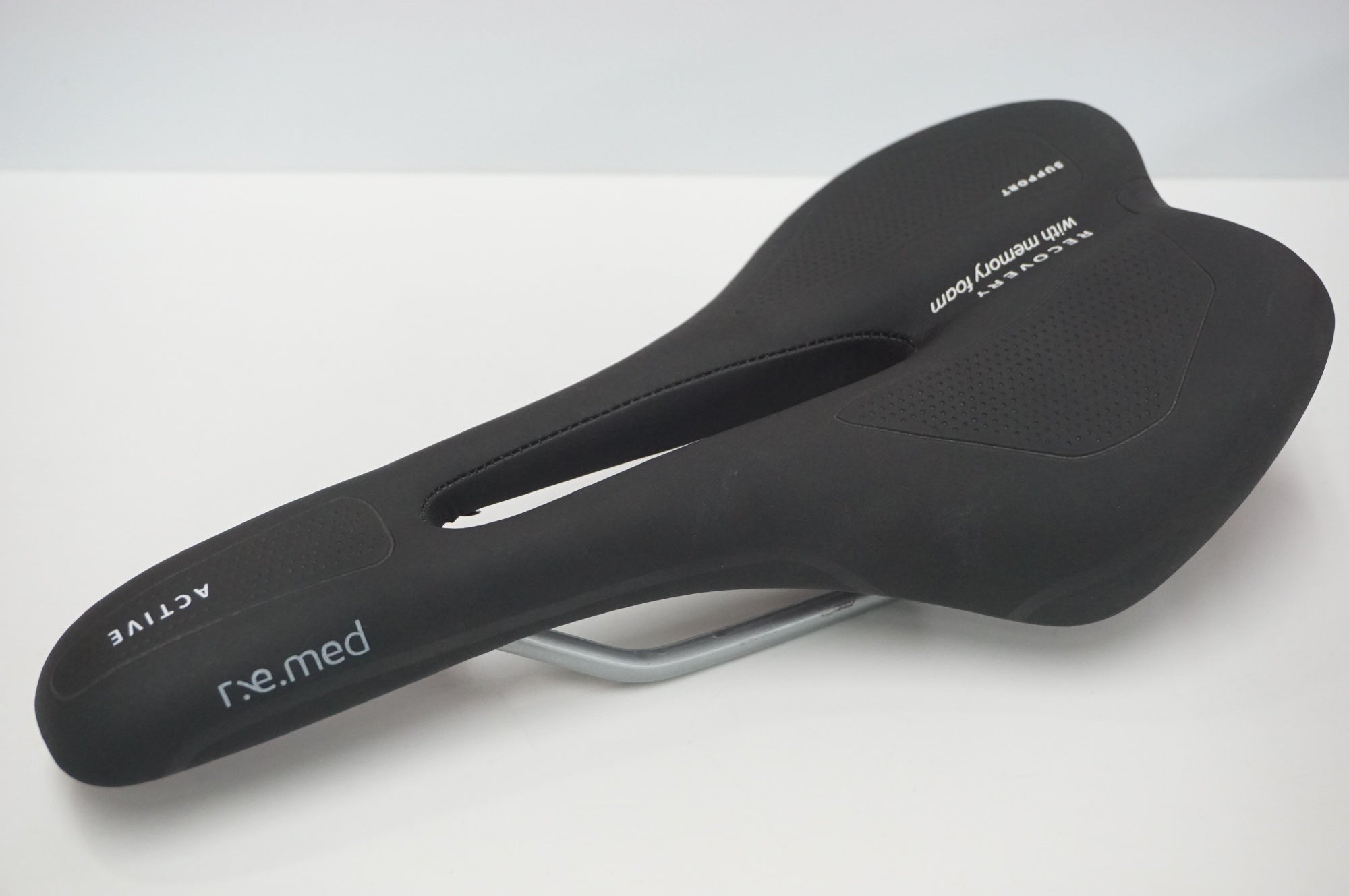 SELLE ROYAL 「セラロイヤル」 R.E.MED サドル / 福岡店